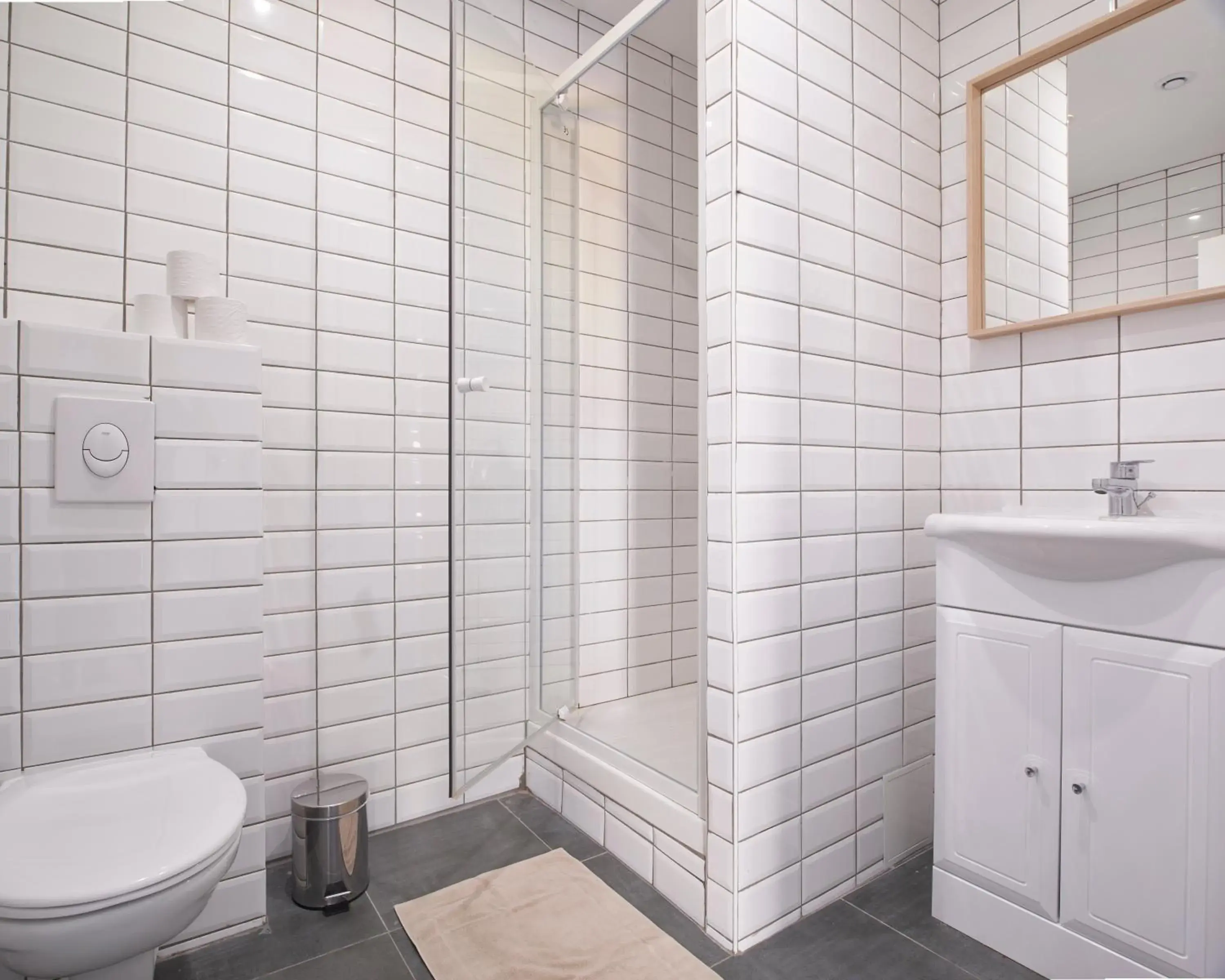 Shower, Bathroom in Hostel Vertigo Vieux-Port