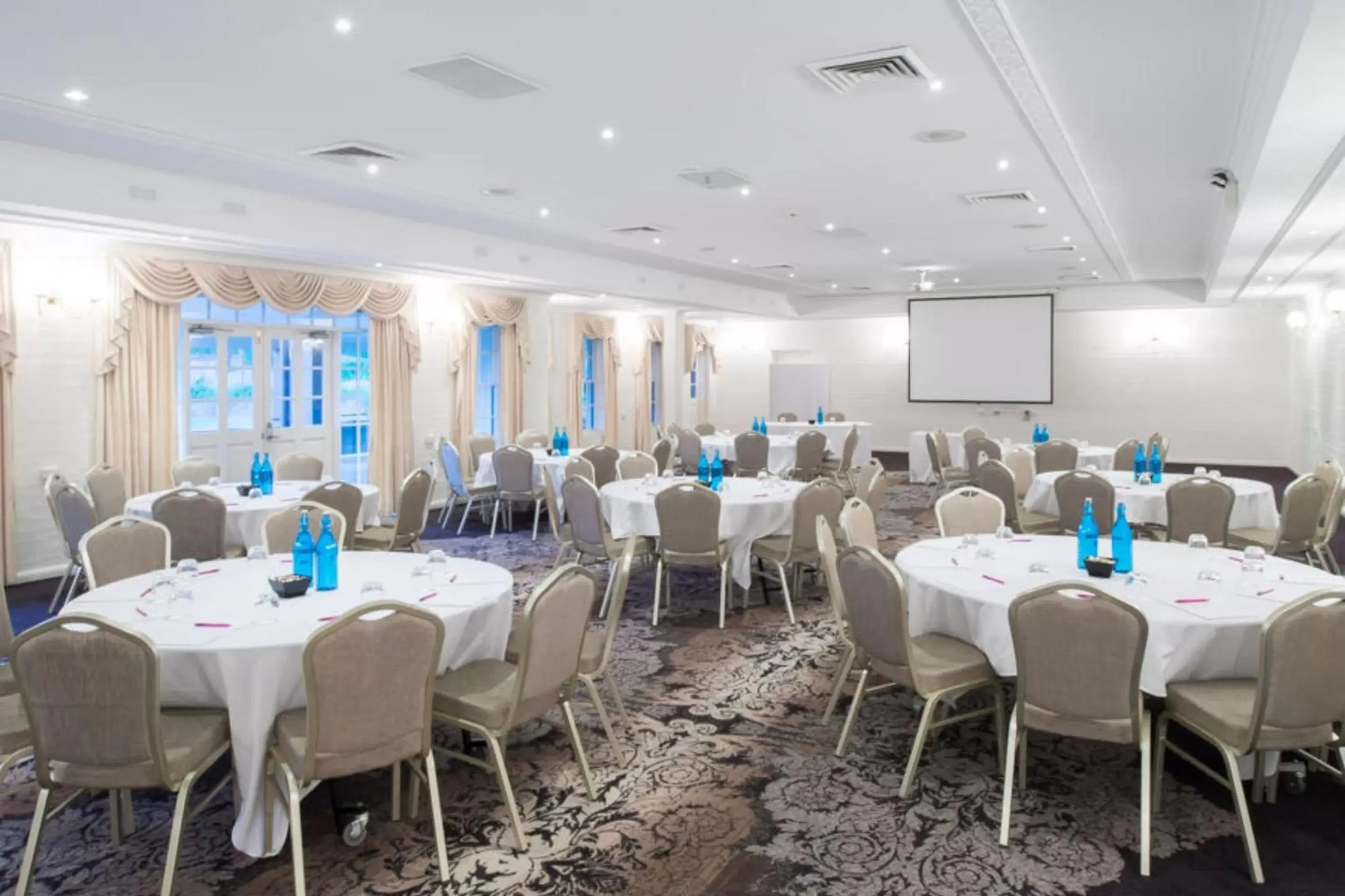 Meeting/conference room in Crowne Plaza Hawkesbury Valley, an IHG Hotel