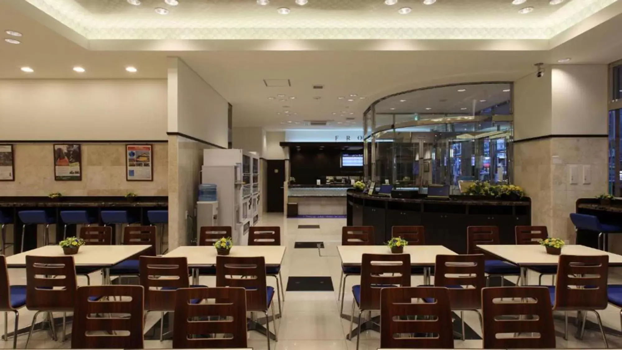 Lounge or bar in Toyoko Inn Osaka Namba Nippombashi Lounge or bar in Toyoko Inn Osaka Namba Nippombashi