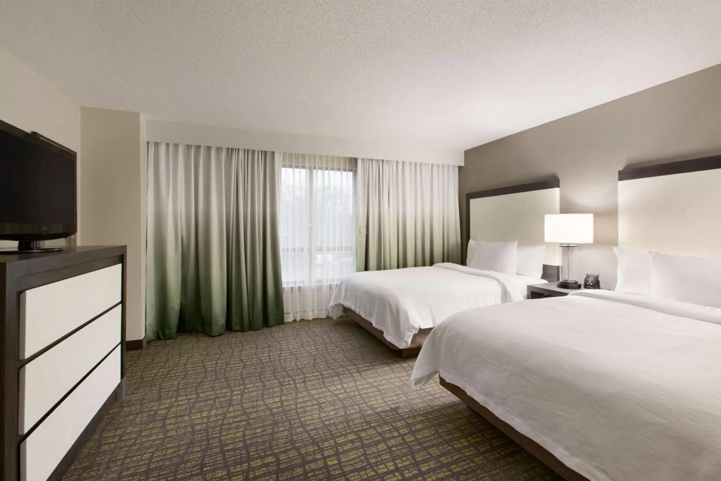 Bed in Embassy Suites Newark - Wilmington/South