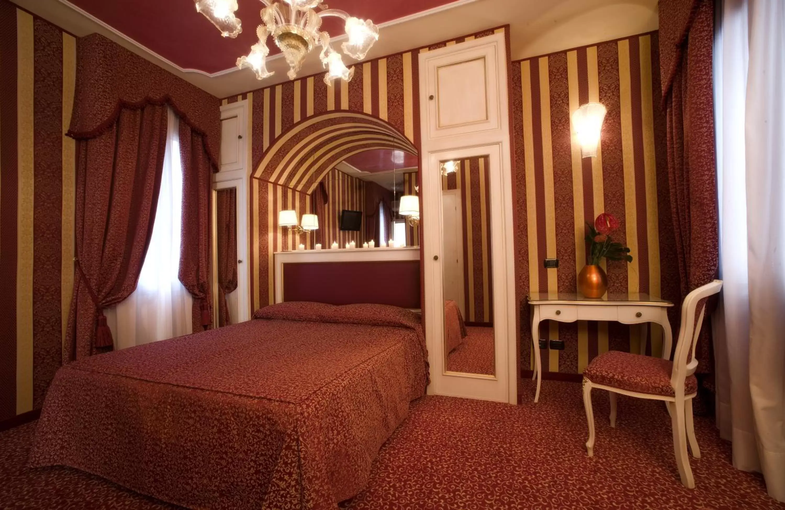 Photo of the whole room, Bed in Hotel Alcyone