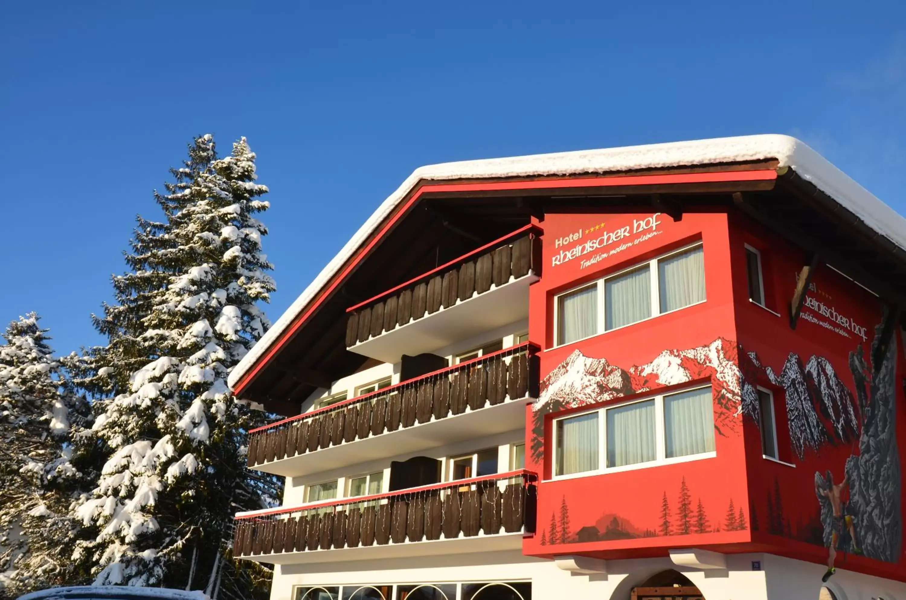 Facade/entrance, Winter in Hotel Rheinischer Hof