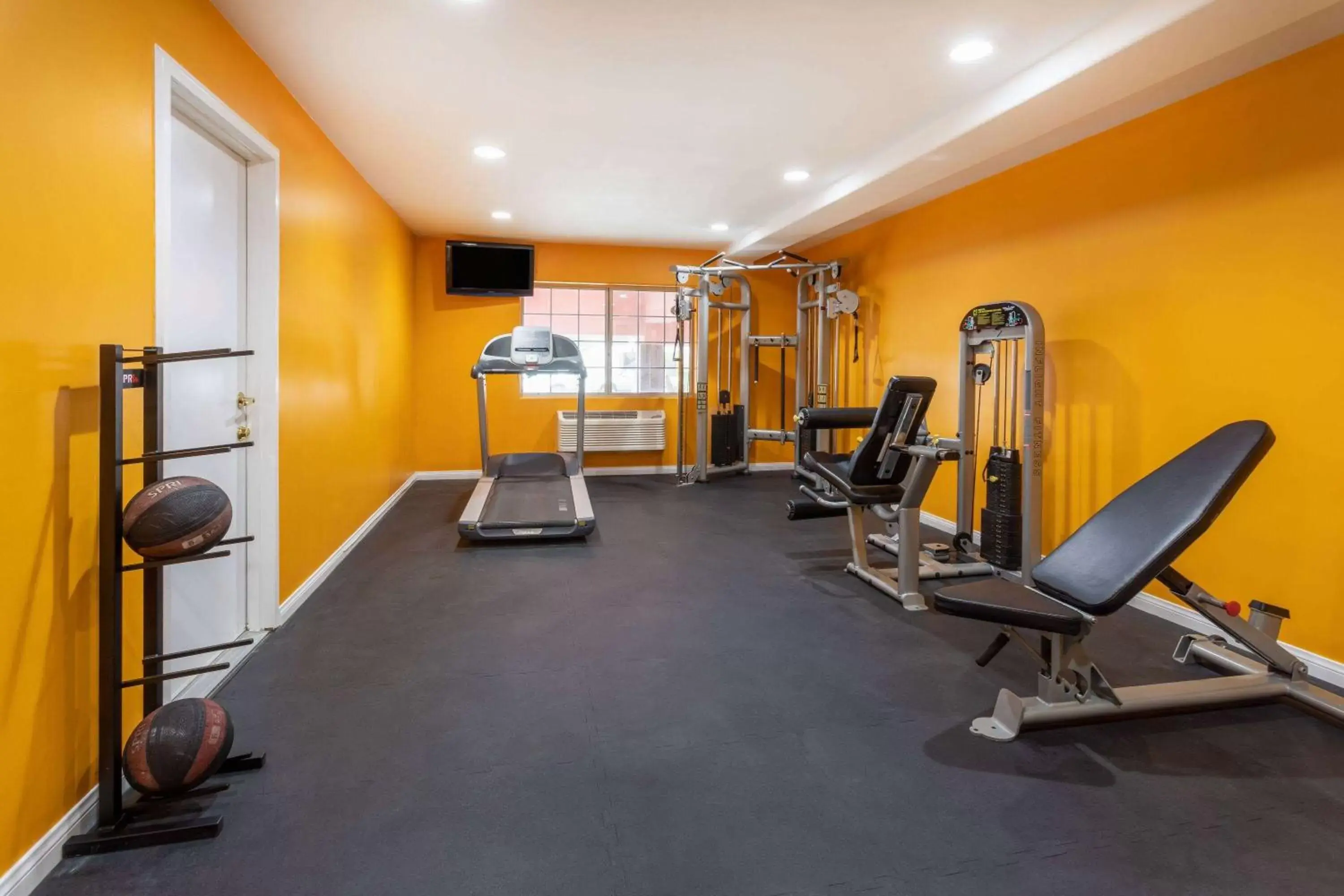 Fitness Center/Facilities in Days Inn by Wyndham Santa Monica/Los Angeles