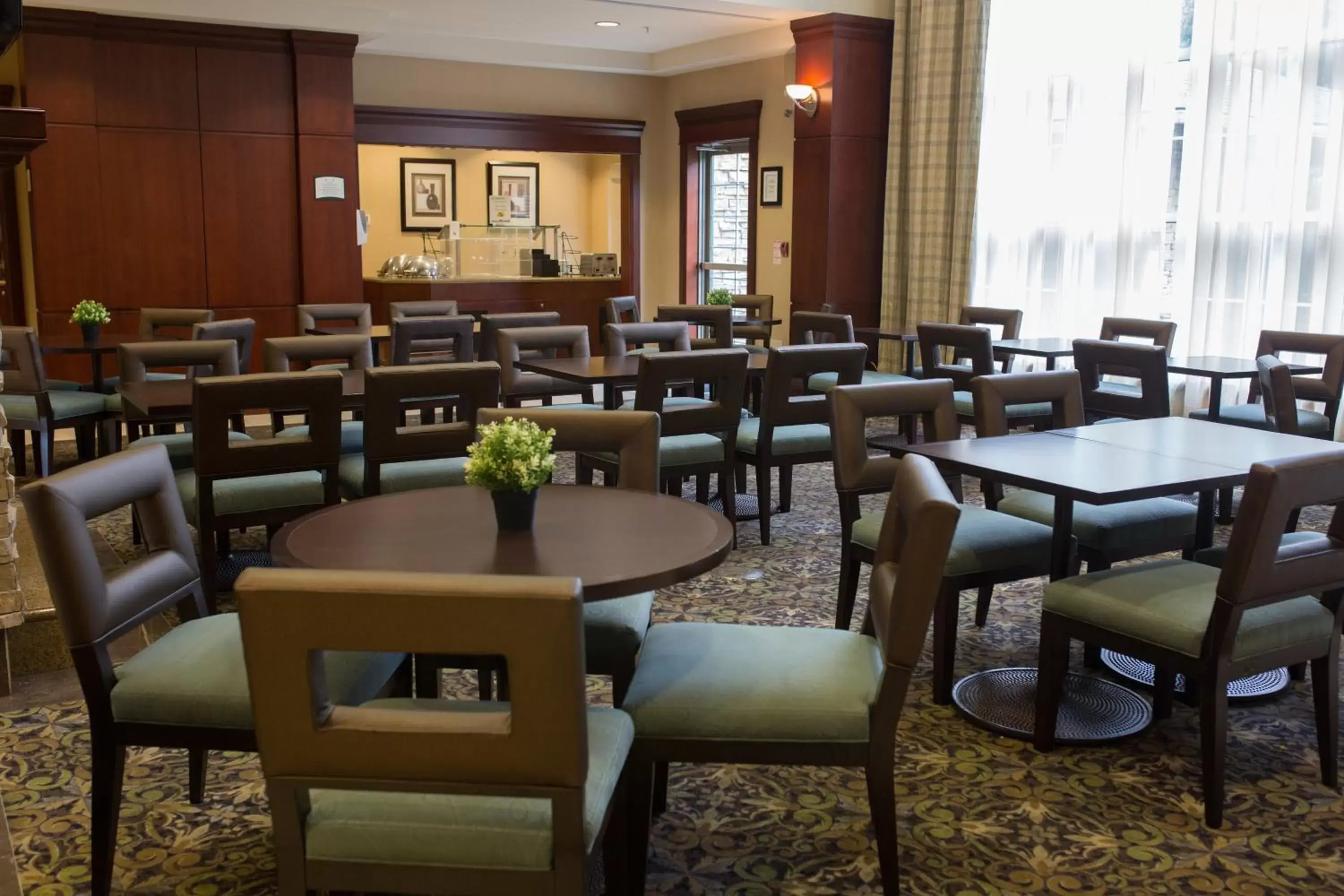 Restaurant/Places to Eat in Staybridge Suites London, an IHG Hotel