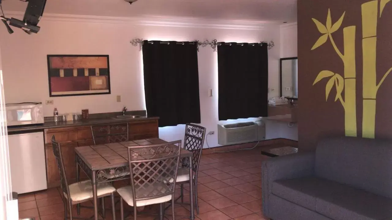 Dining Area in Hotel Colonial de Nogales