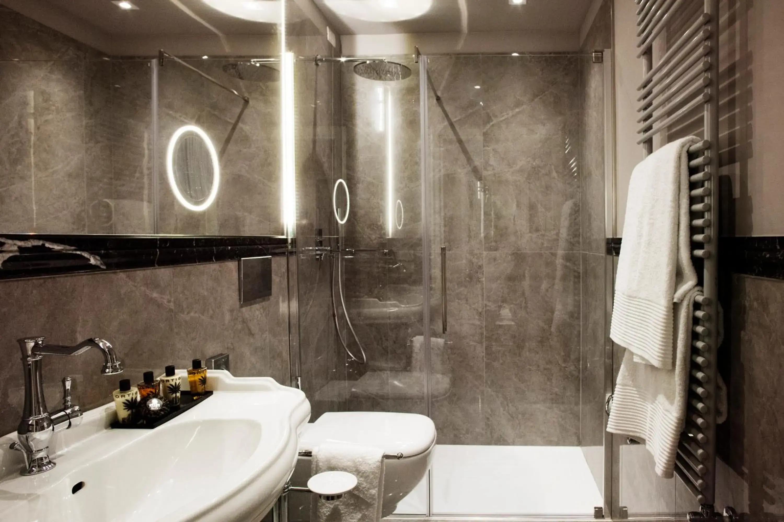 Shower, Bathroom in The Frame Hotel