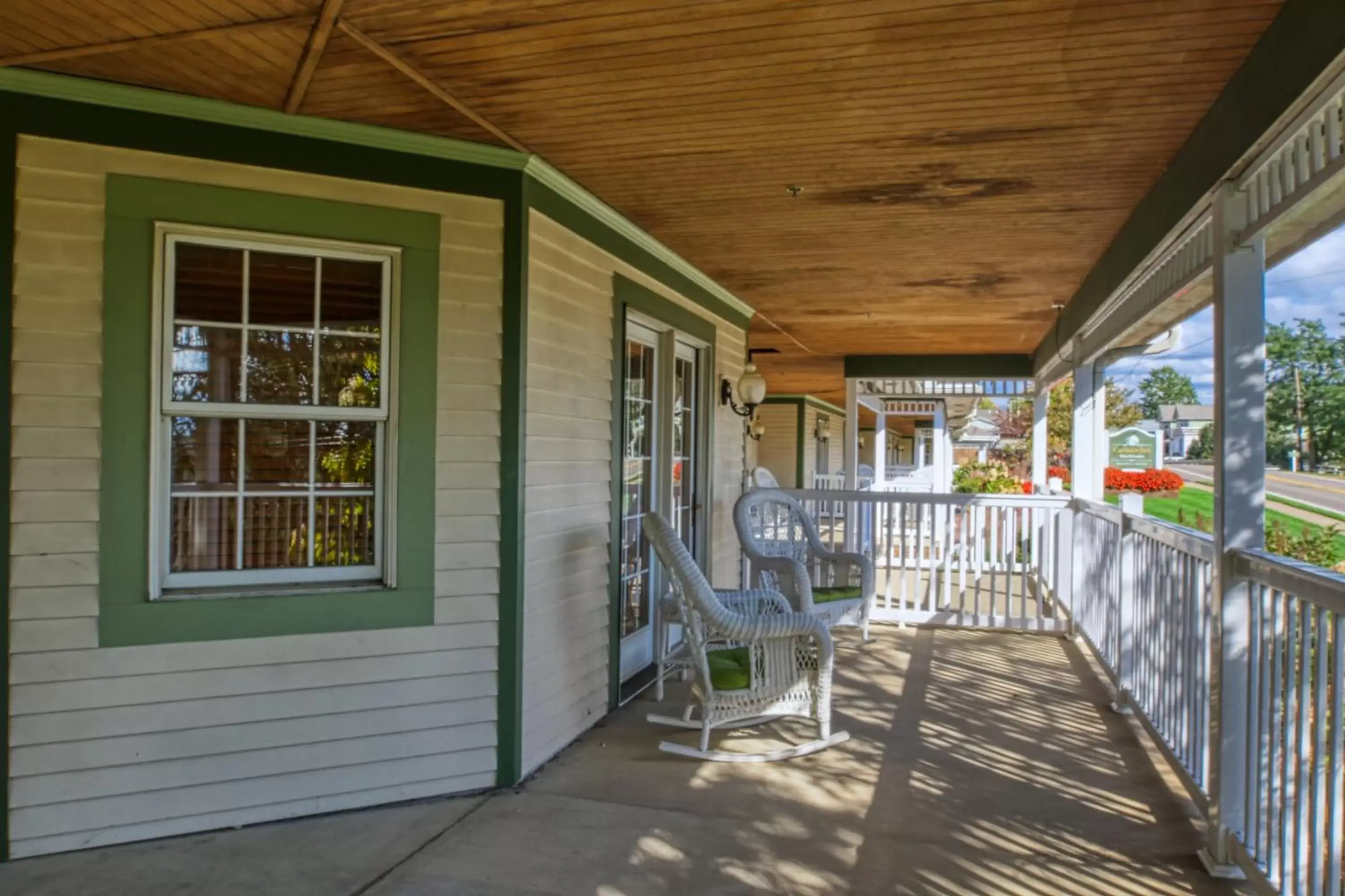 Property building, Balcony/Terrace in Carlisle Inn Walnut Creek