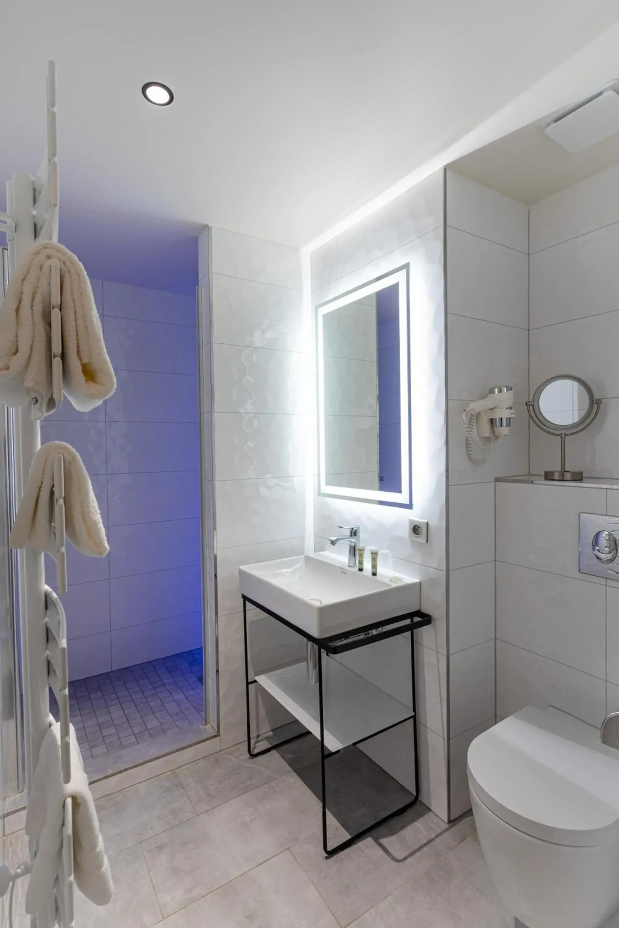 Shower, Bathroom in Europe Haguenau – Hotel & Spa