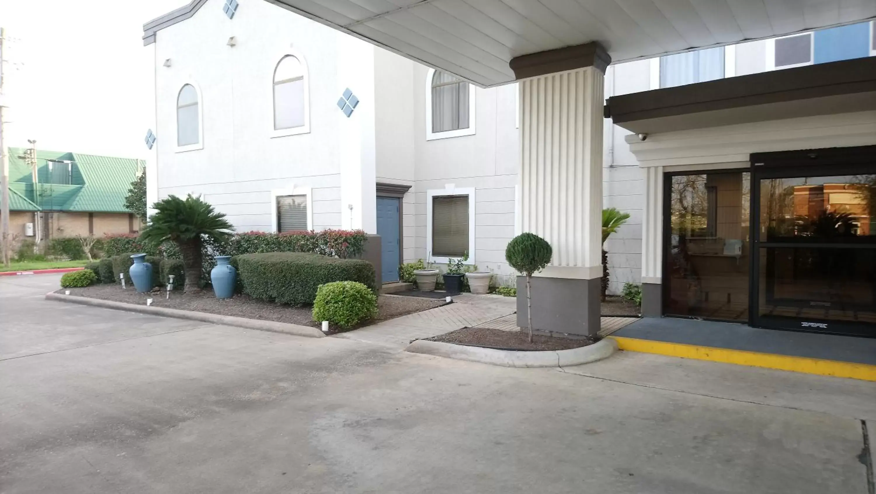 Facade/entrance in Days Inn & Suites by Wyndham Webster NASA-ClearLake-Houston