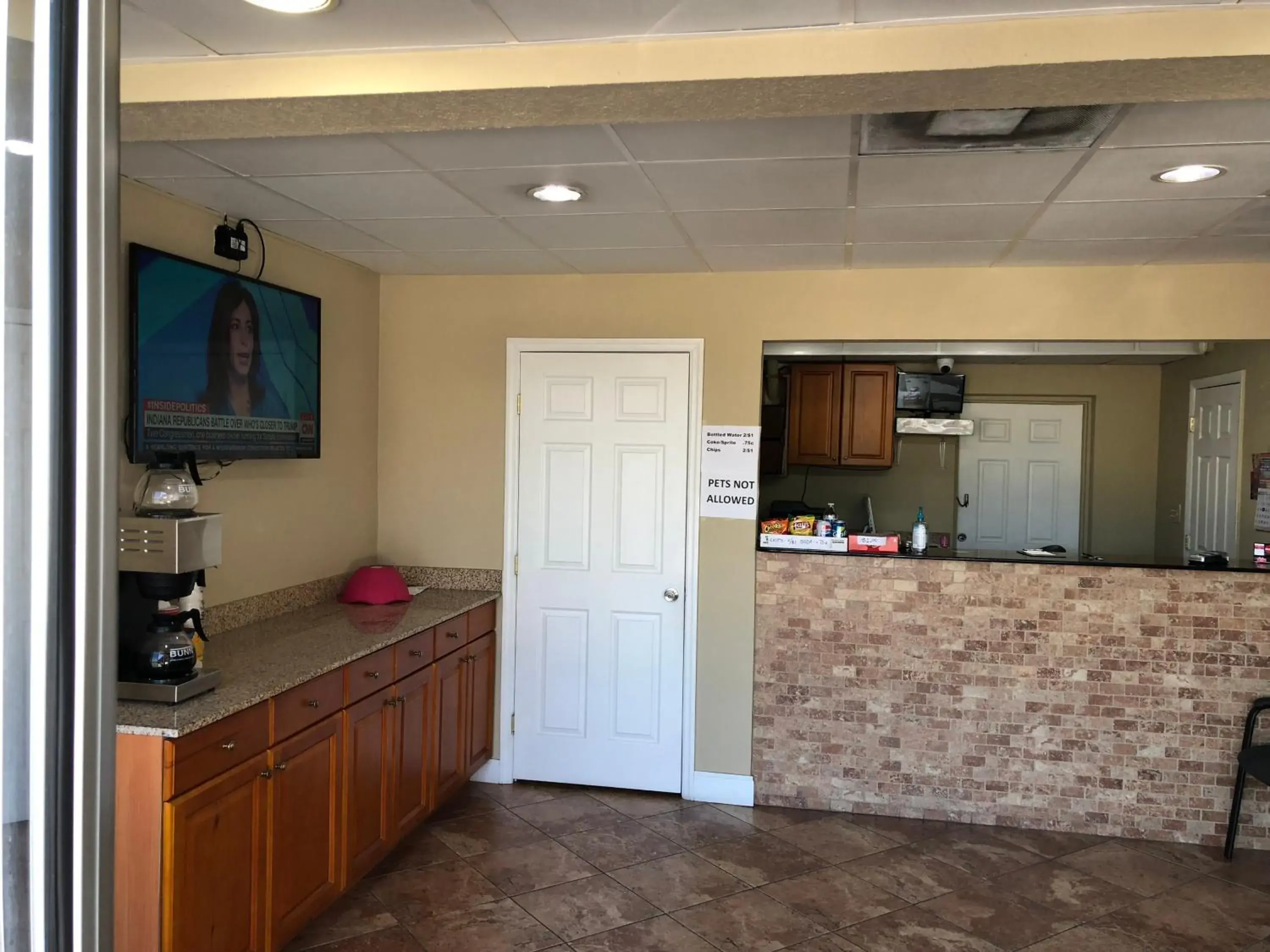 Lobby or reception, Kitchen/Kitchenette in La Bella Inn