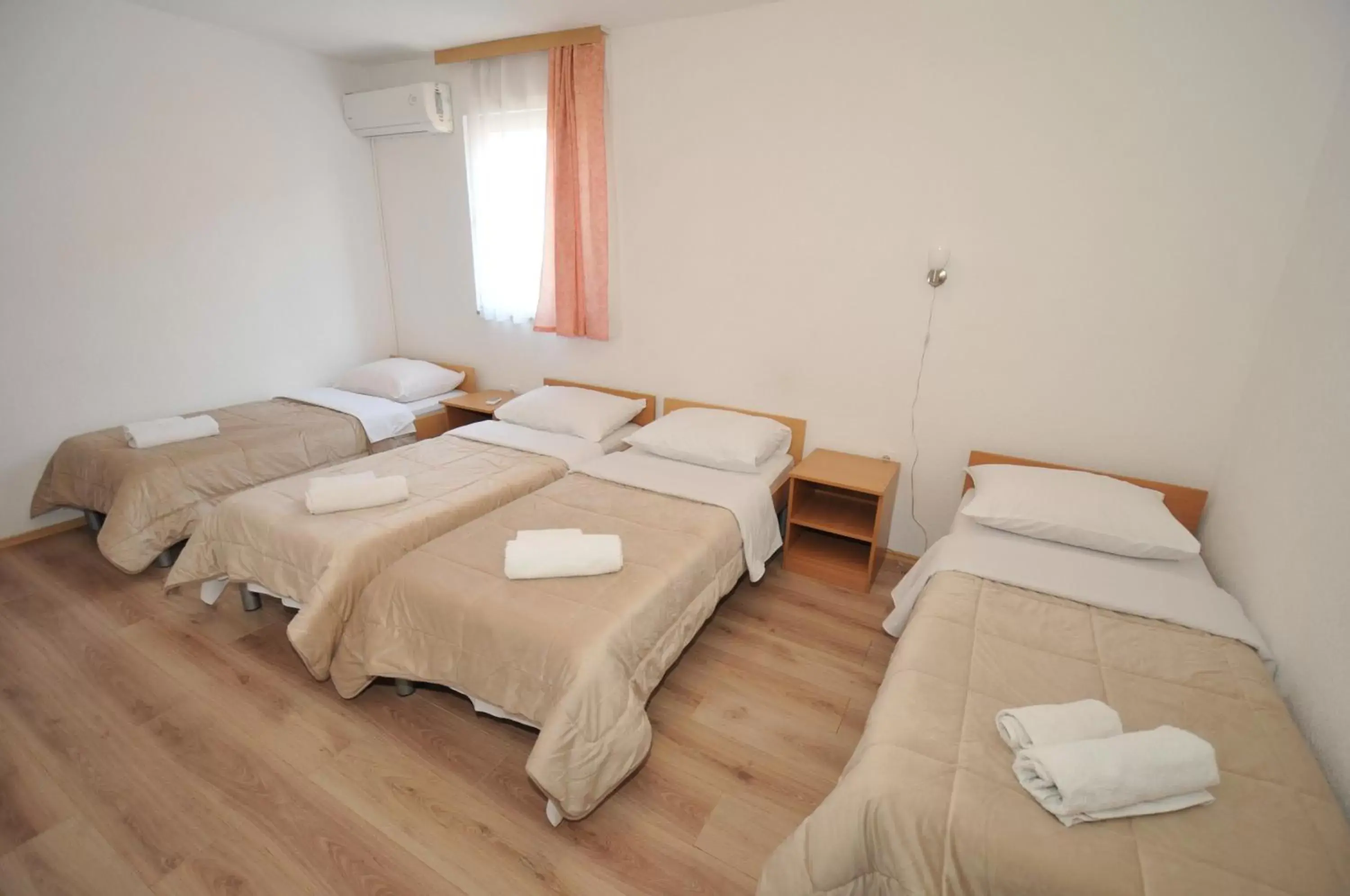 Quadruple Room in Pansion Maglica Quadruple Room in Pansion Maglica