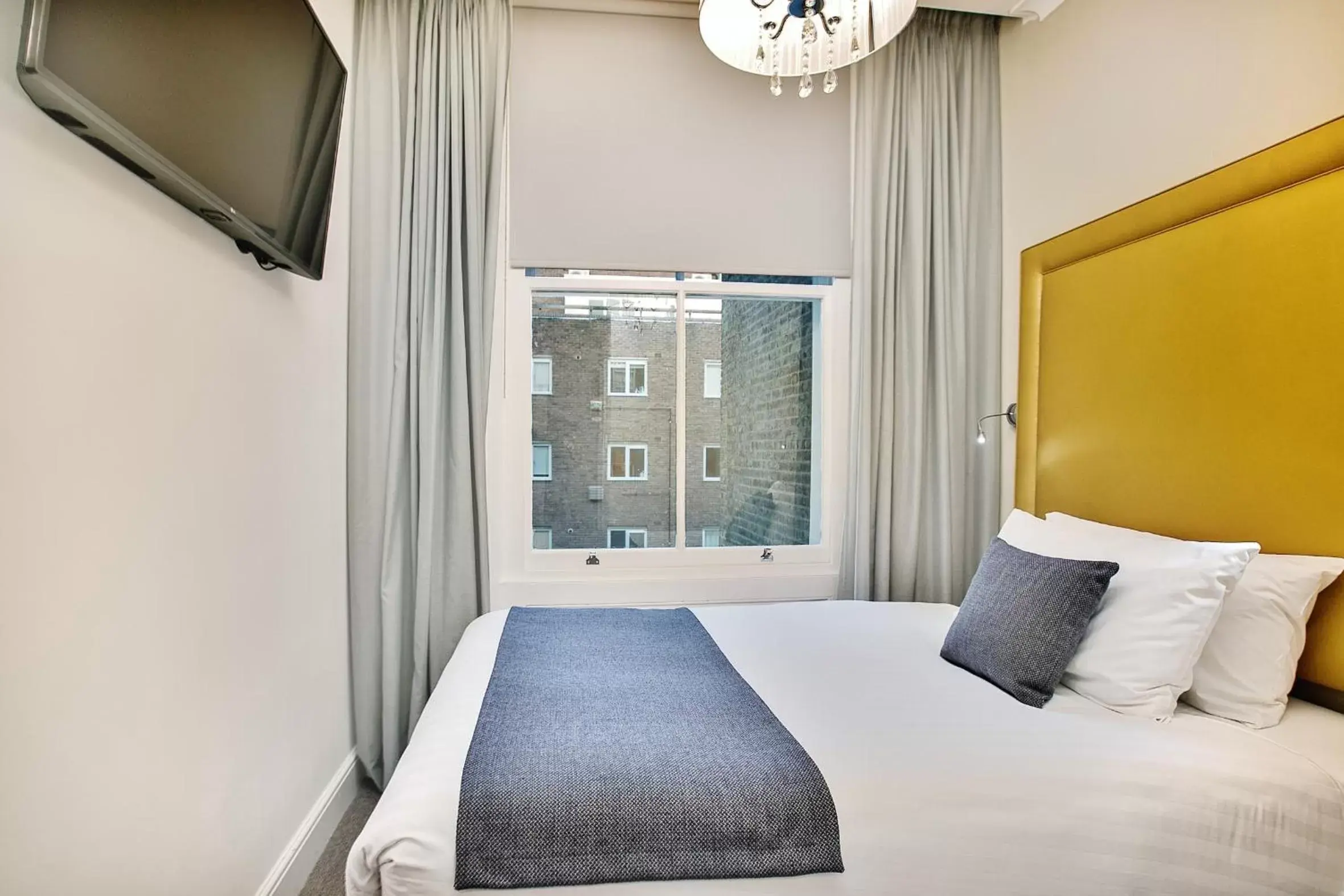 Bedroom, Bed in Park Avenue J Hotel London Hyde Park