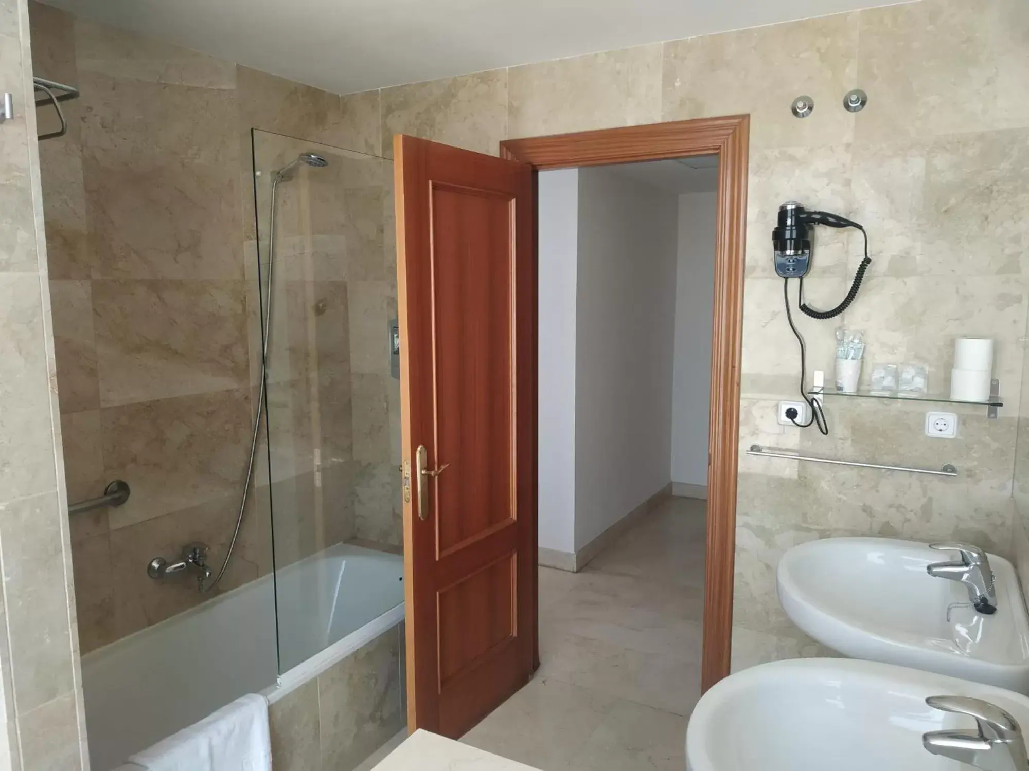 Bathroom in Hotel Logroño Avda de Madrid 25