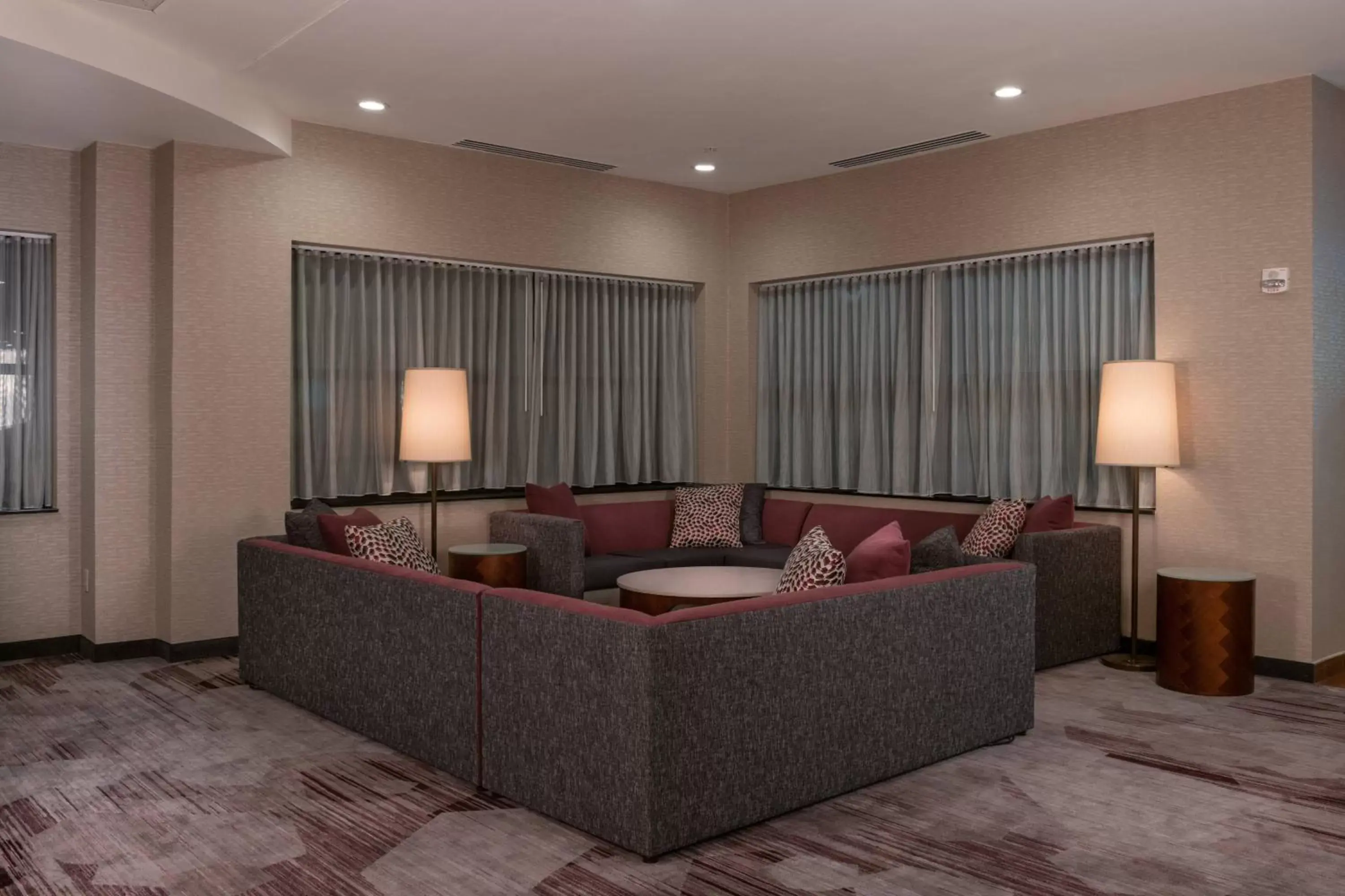 Lobby or reception, Seating Area in Courtyard by Marriott Newark-University of Delaware