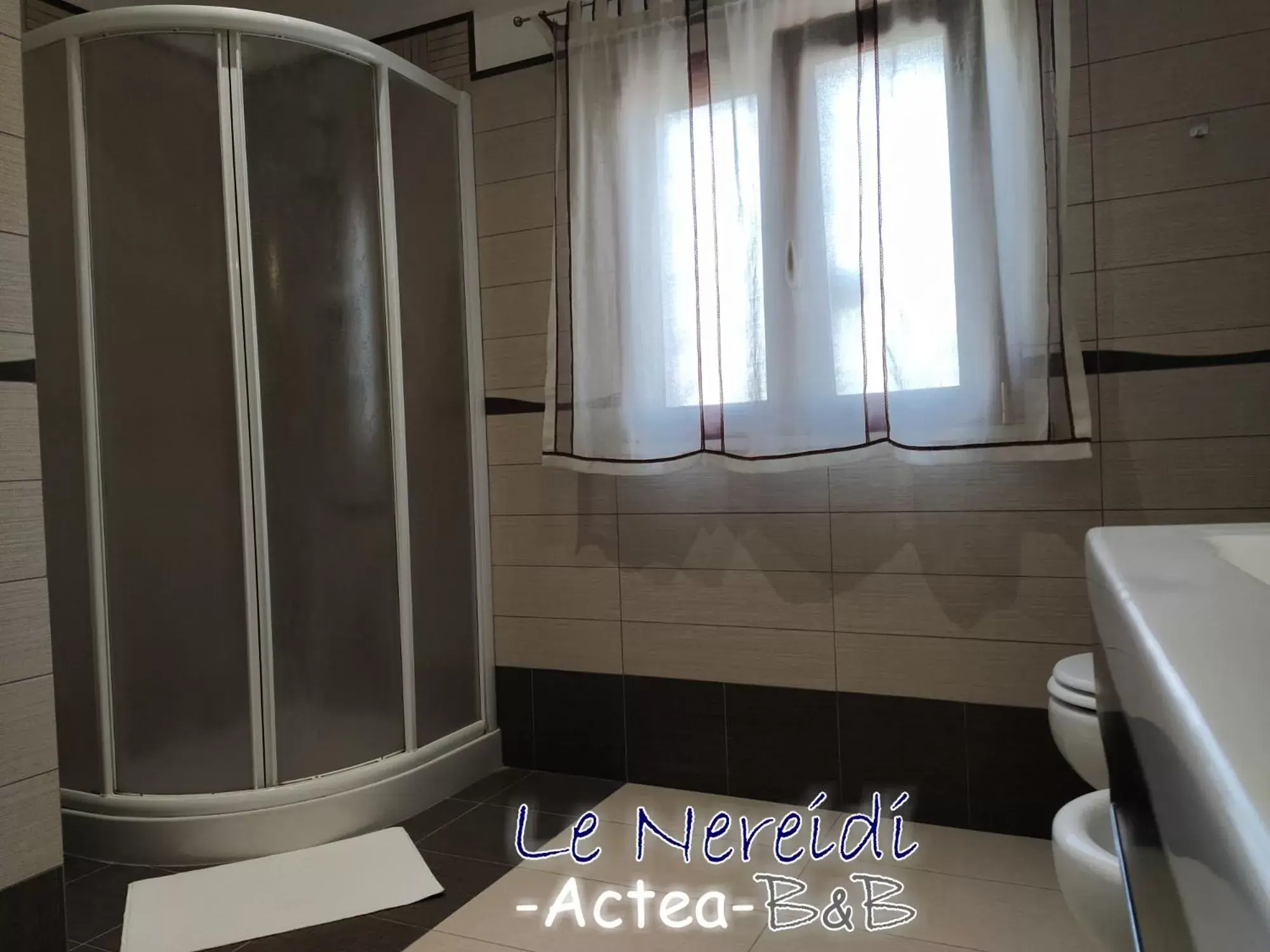 Shower in Le Nereidi b&b Acireale Centro