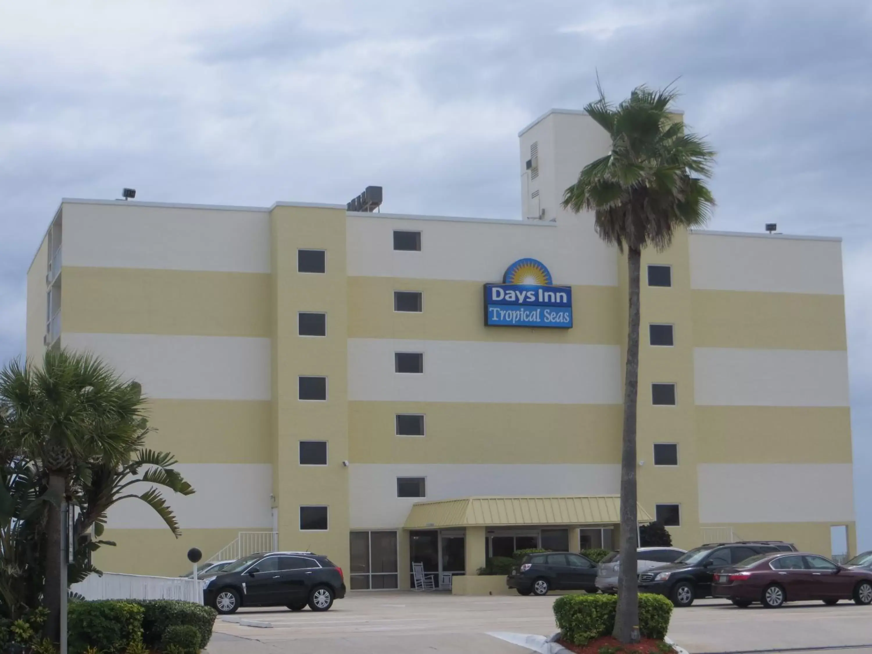 Facade/entrance, Property Building in Days Inn by Wyndham Daytona Oceanfront