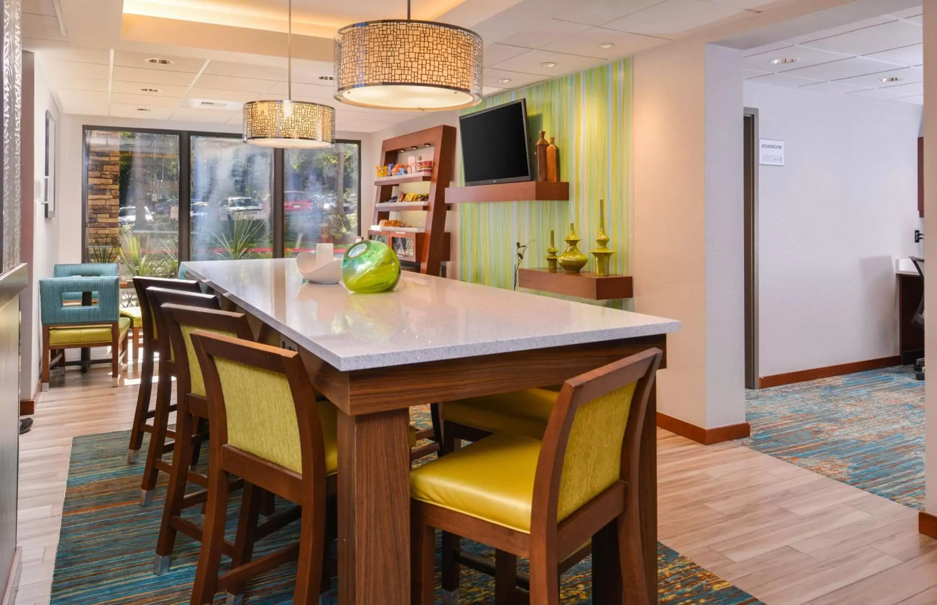 Lobby or reception, Dining Area in Hampton Inn Seattle Airport