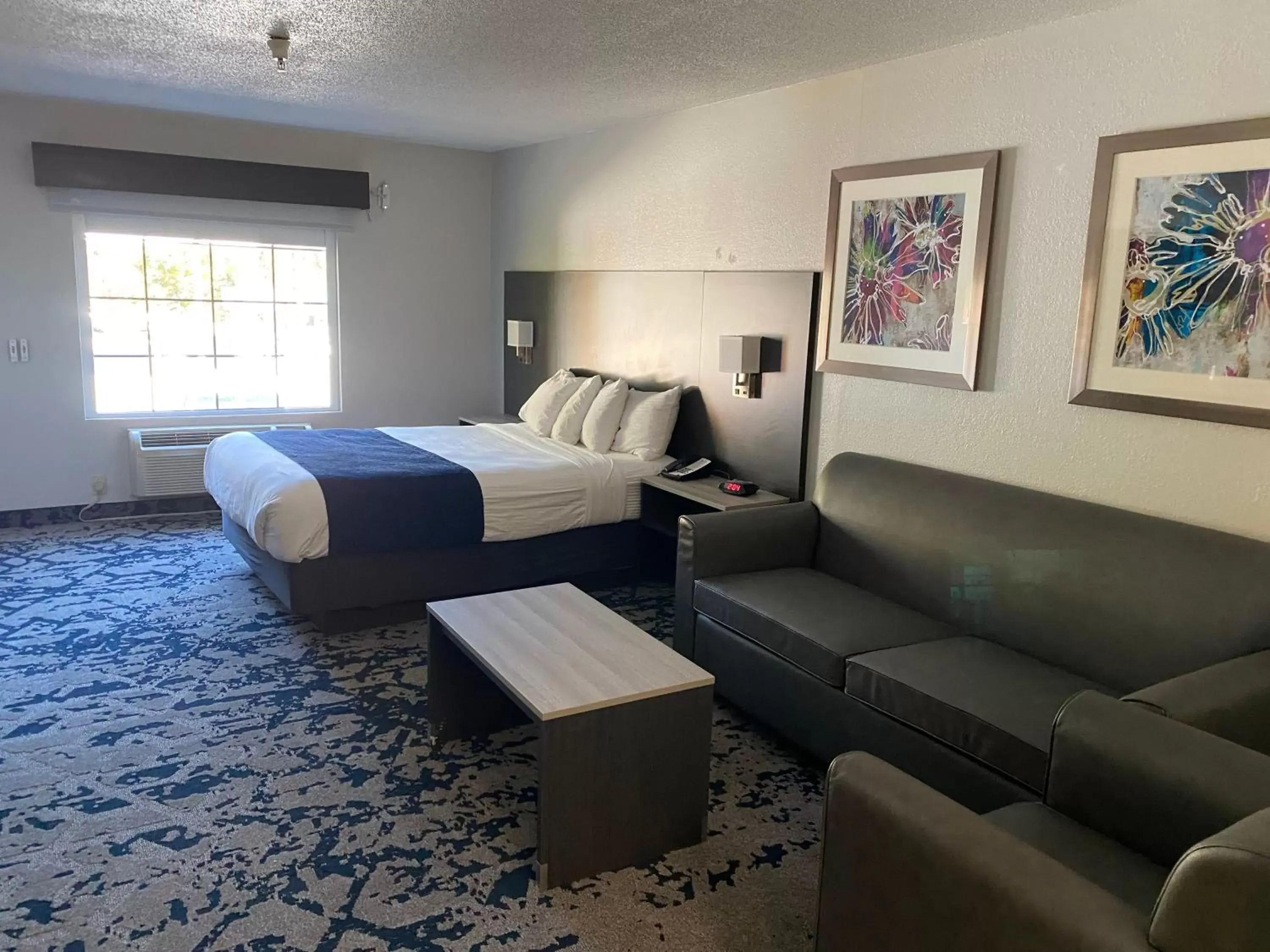 Seating area in Best Western Allatoona Inn & Suites