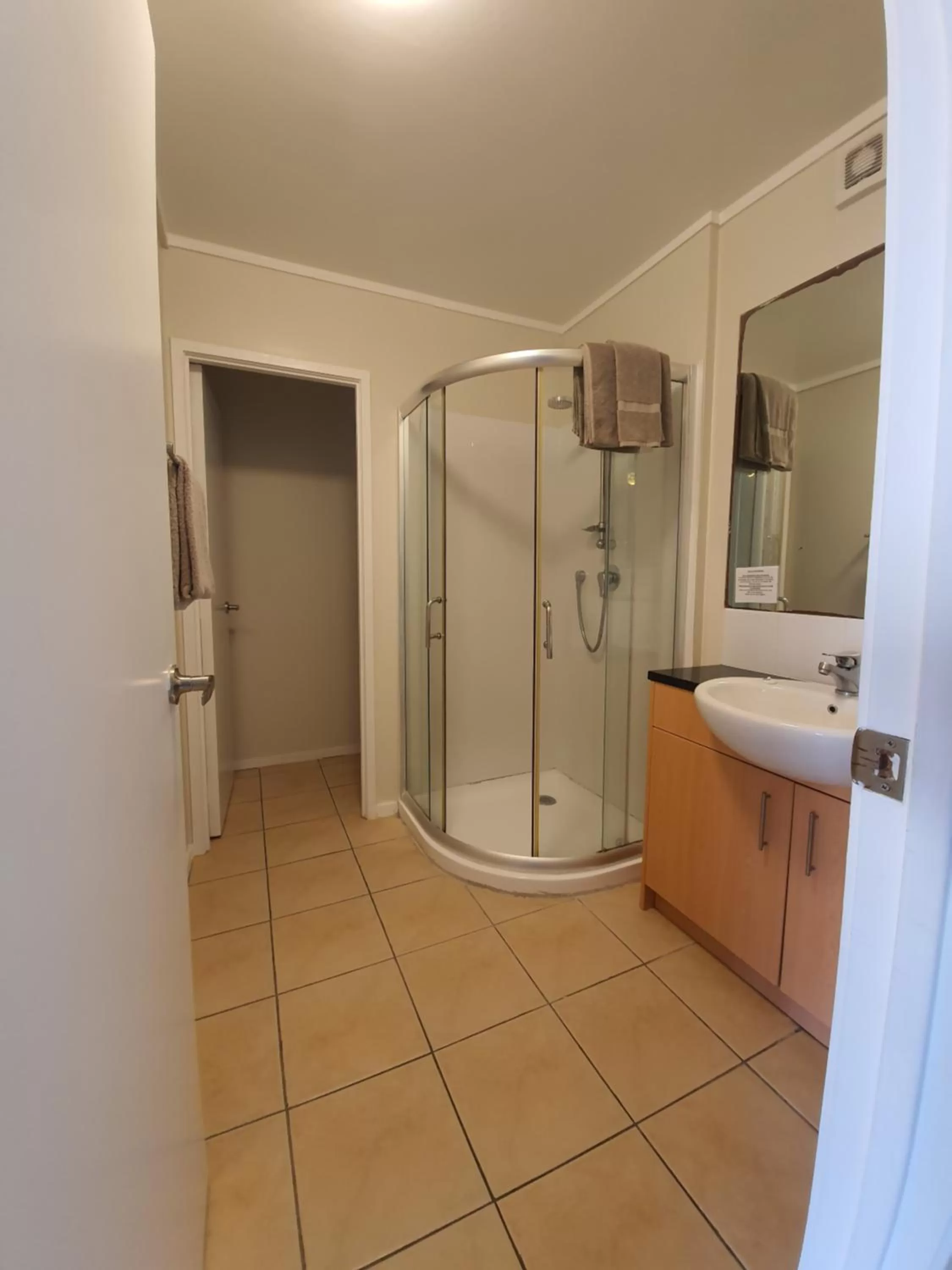 Bathroom in Ocean Inn Motel