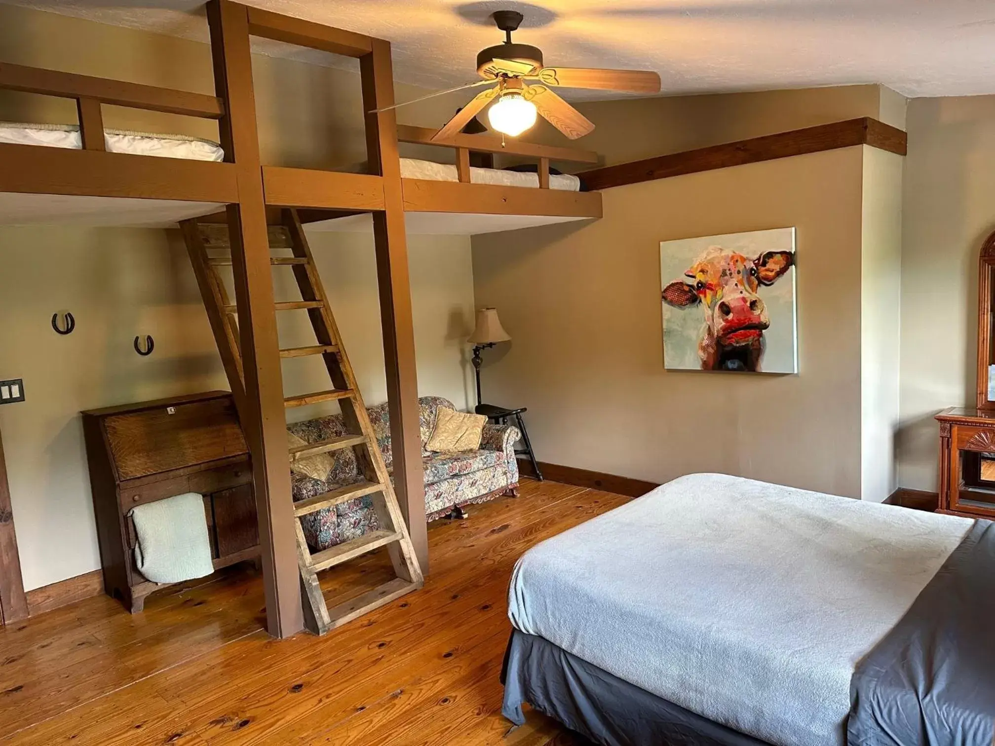 Photo of the whole room, Bunk Bed in Harmony Tree Resorts inc