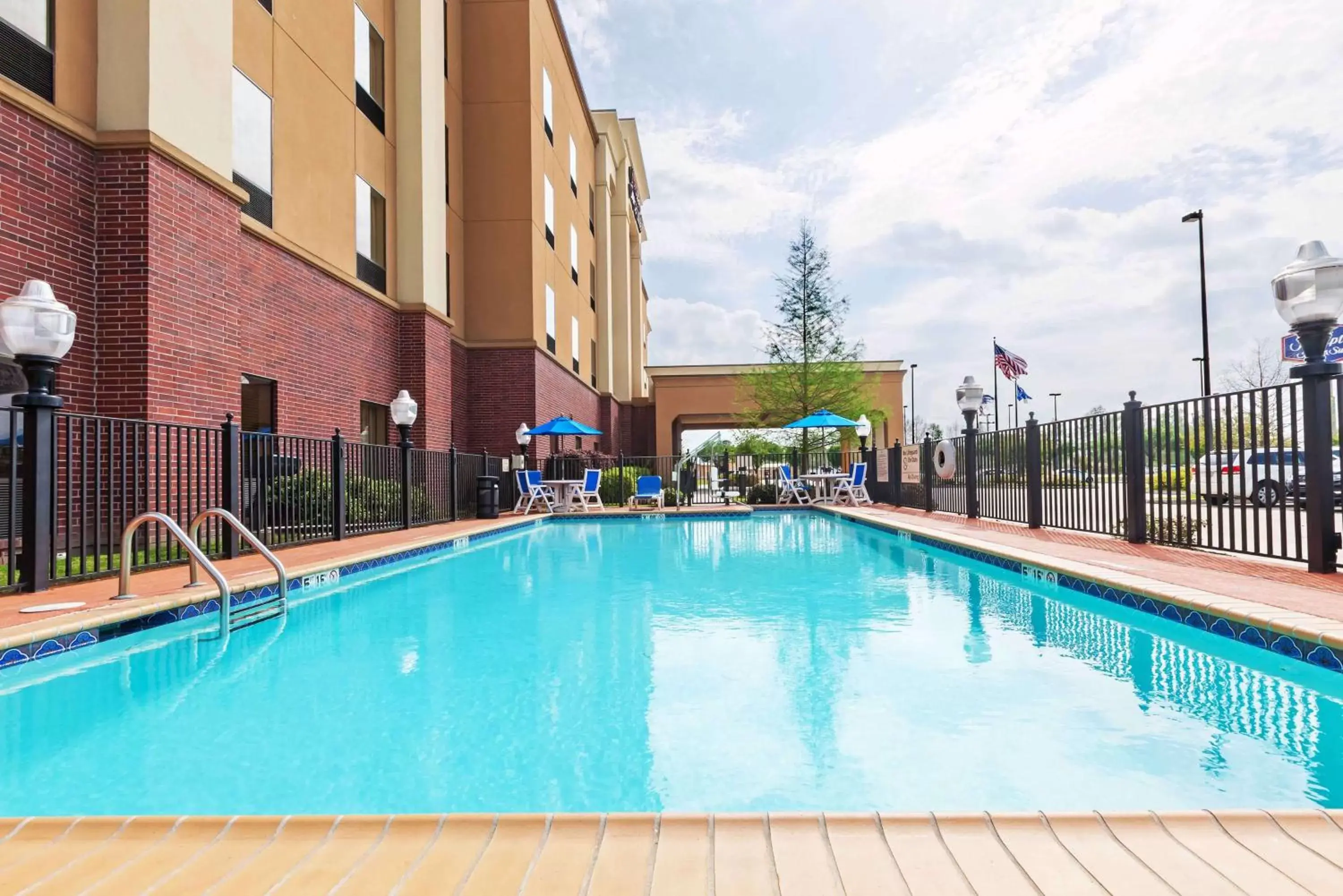 Swimming Pool in Hampton Inn & Suites Morgan City