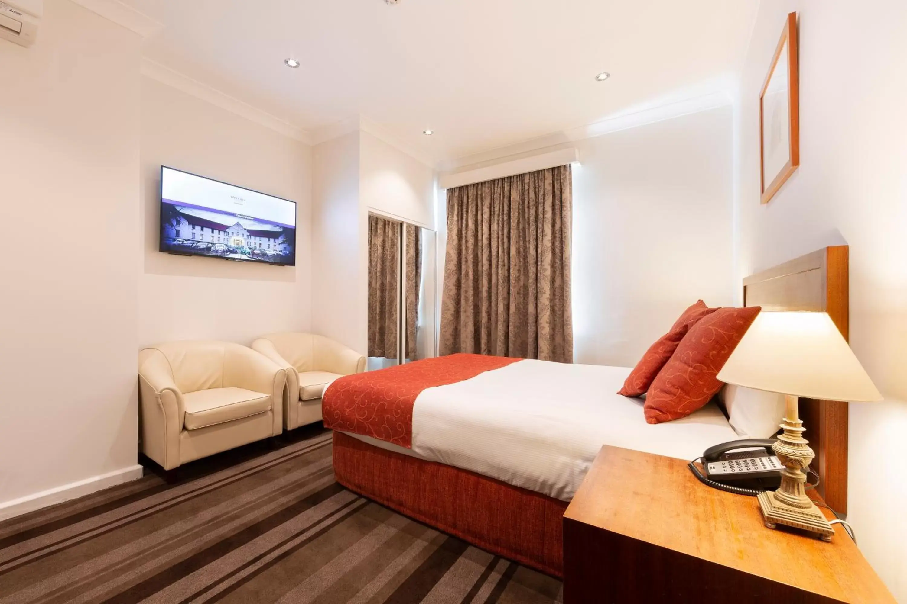 Bed in Mercure Canberra