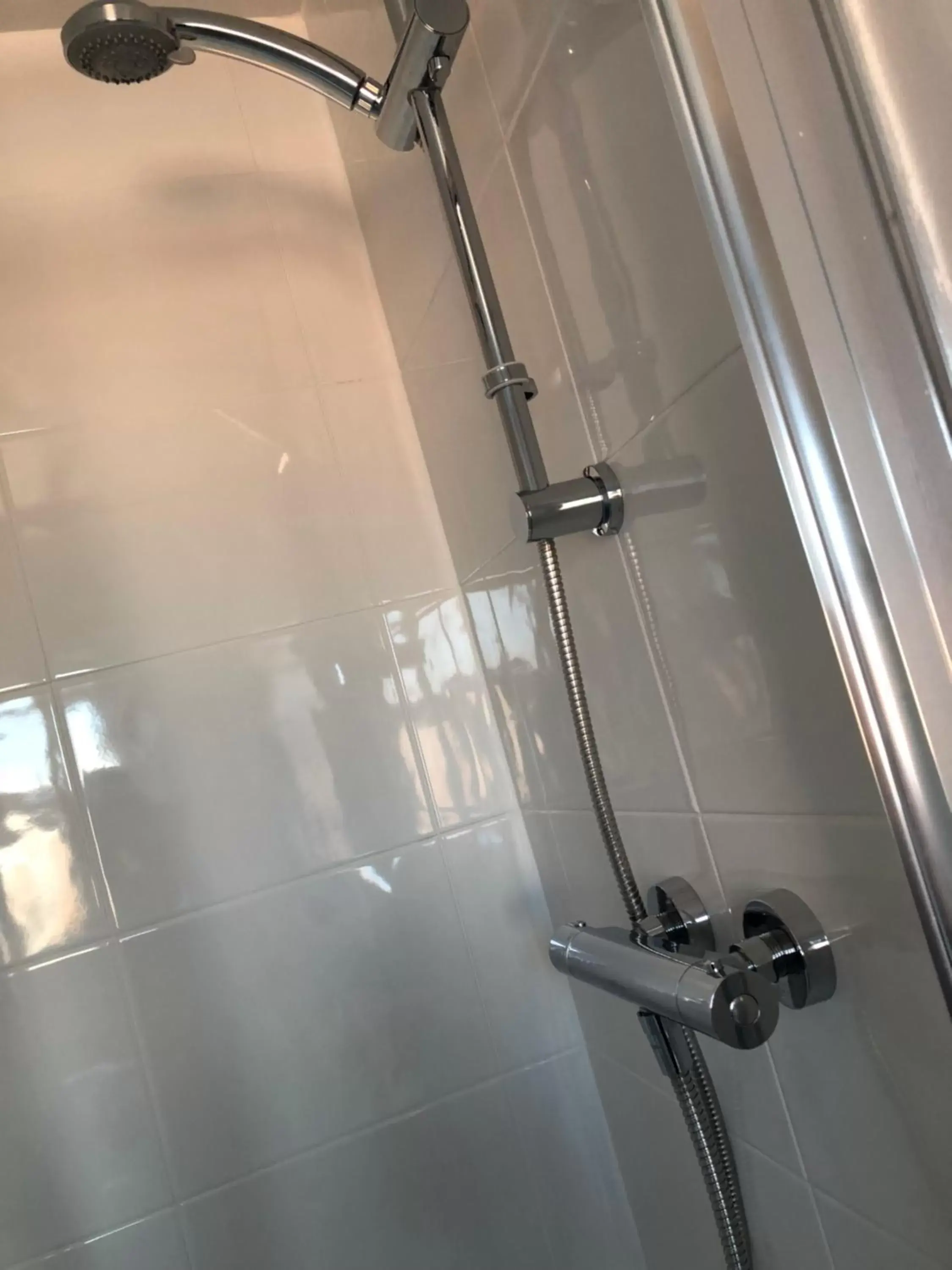 Single Room with Private Bathroom - single occupancy in The Embassy Hotel Single Room with Private Bathroom - single occupancy in The Embassy Hotel