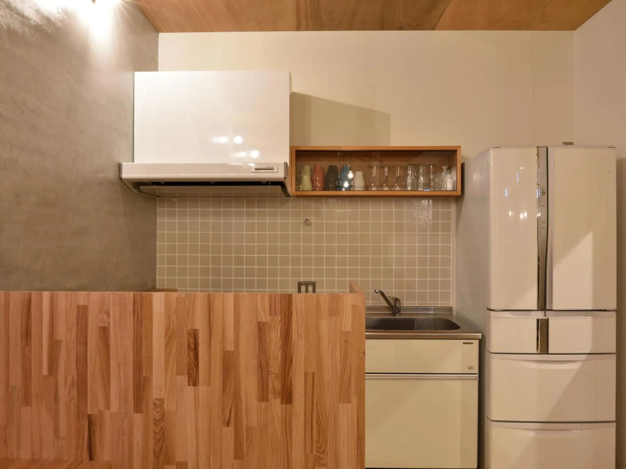 Communal kitchen in Hostel Mitsuwaya Osaka