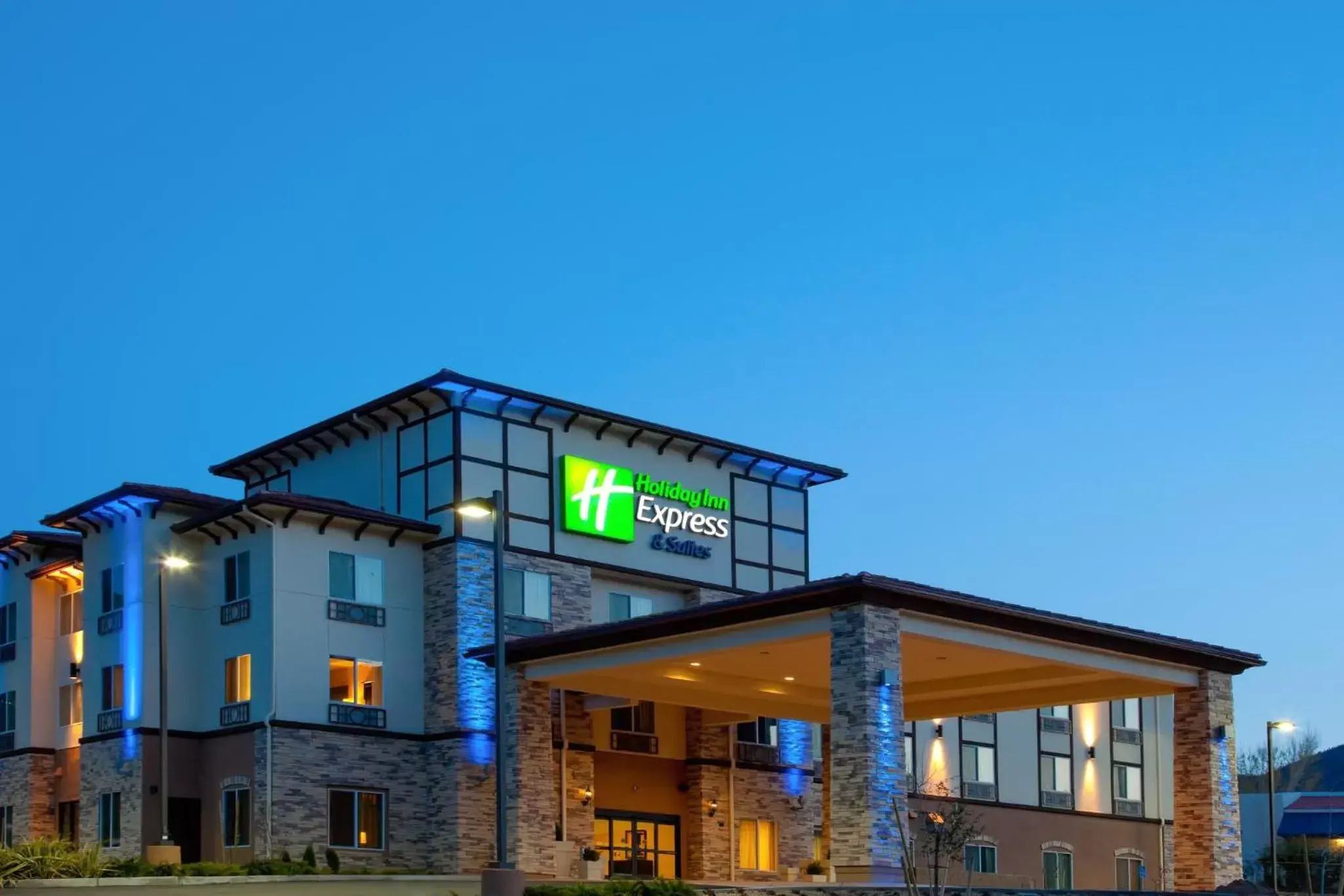 Property Building in Holiday Inn Express & Suites Frazier Park, An IHG Hotel