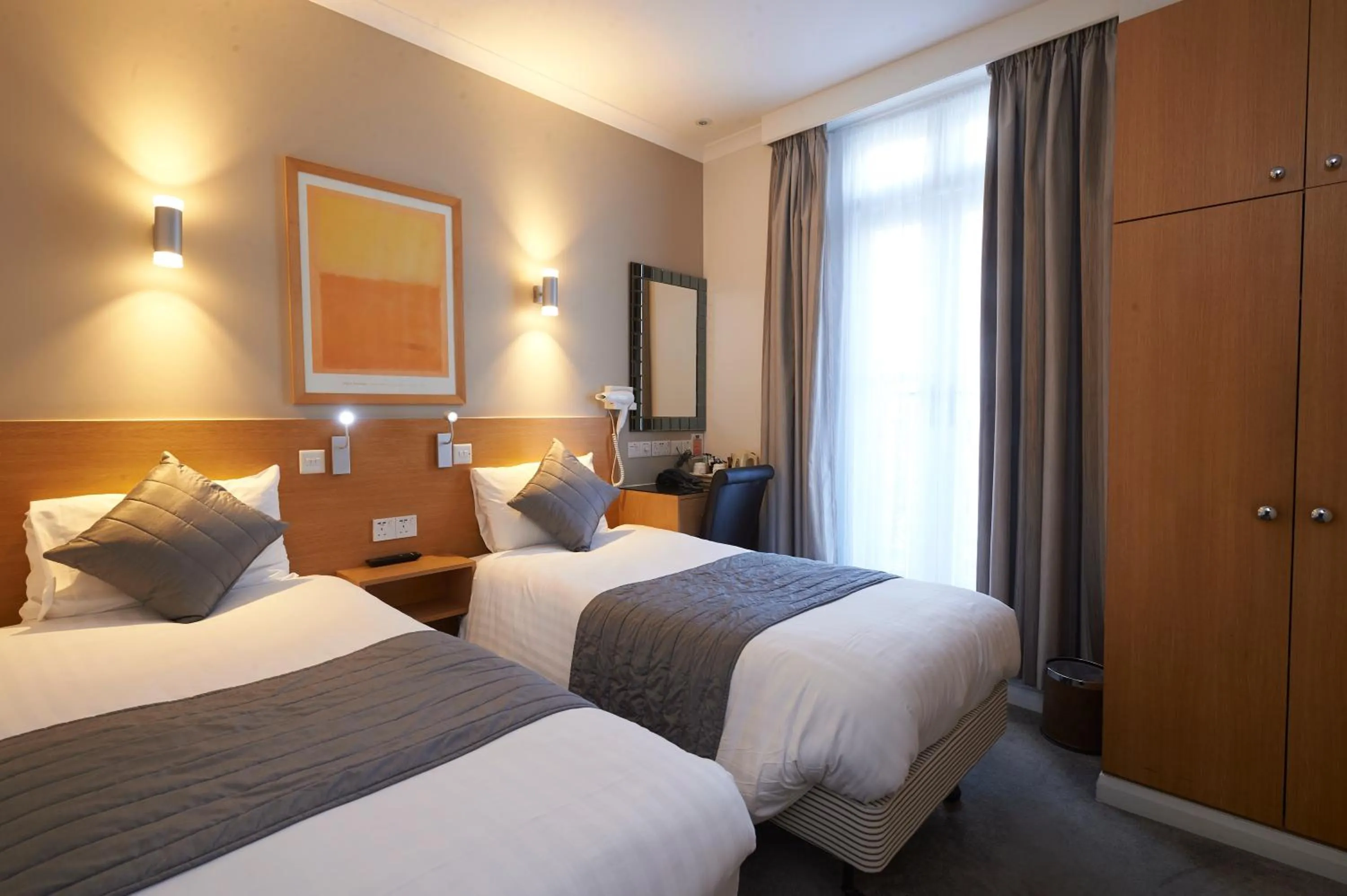 Bedroom, Bed in Luna And Simone Hotel