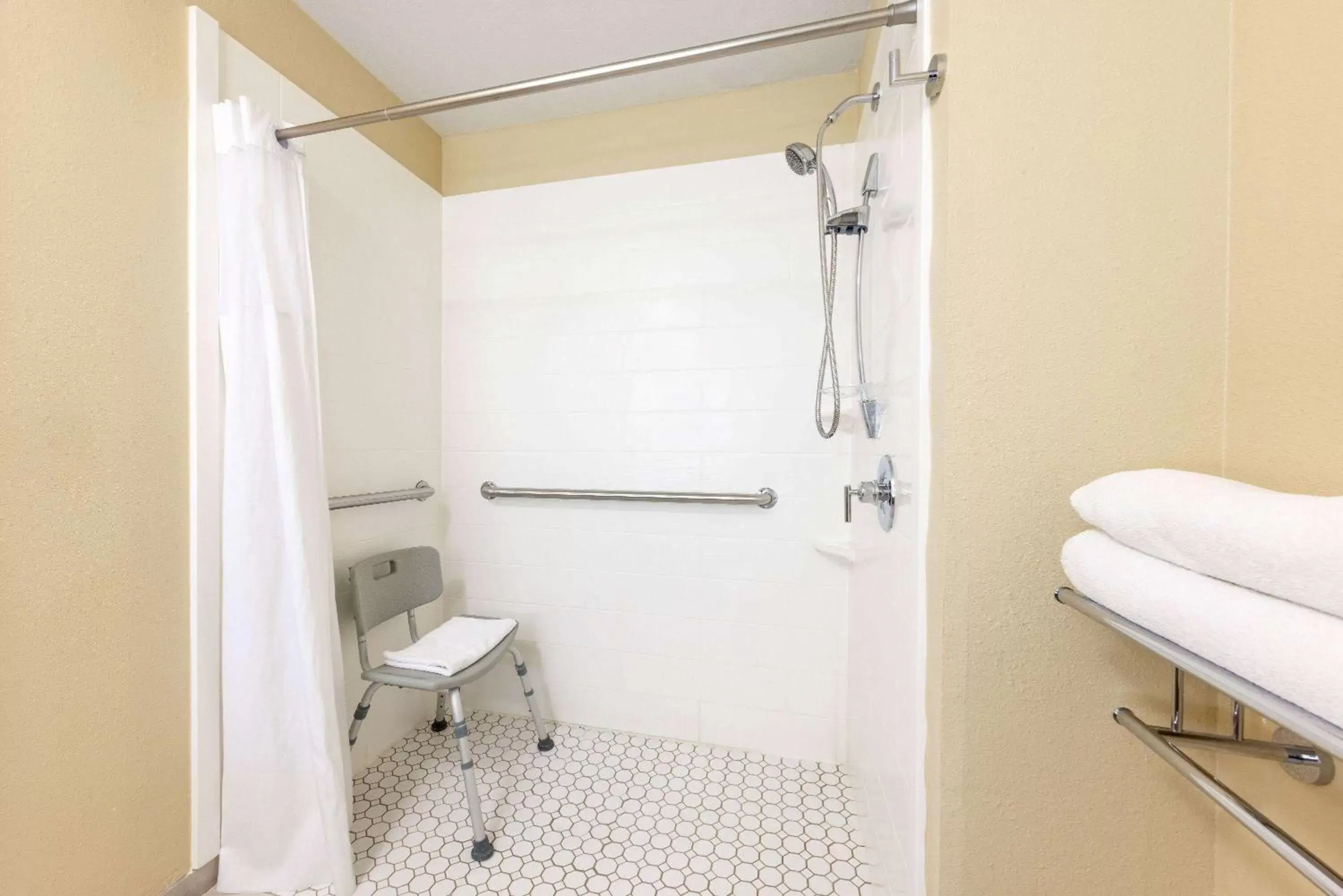 Bathroom in Days Inn by Wyndham Springville