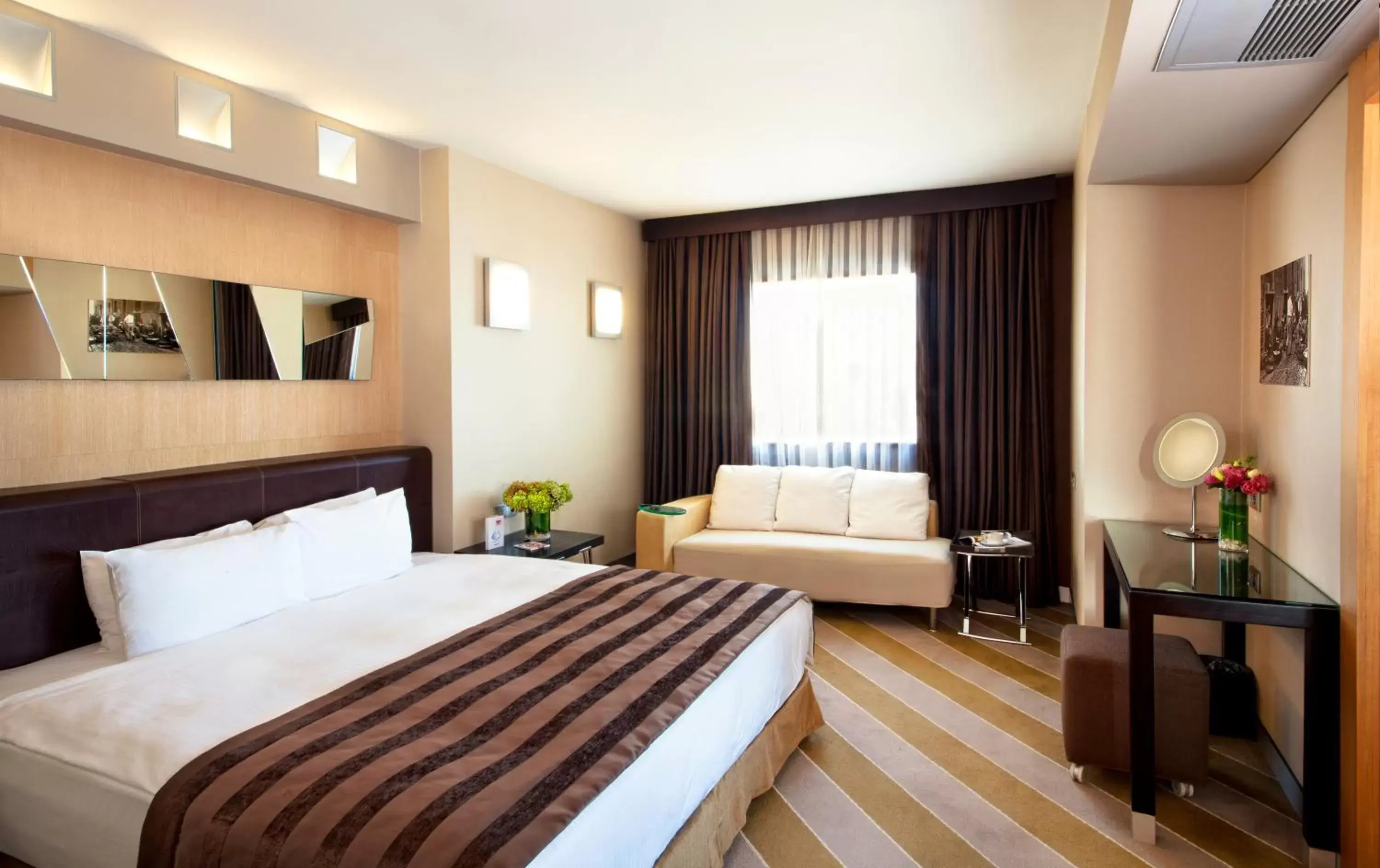 Bedroom, Bed in Point Hotel Taksim