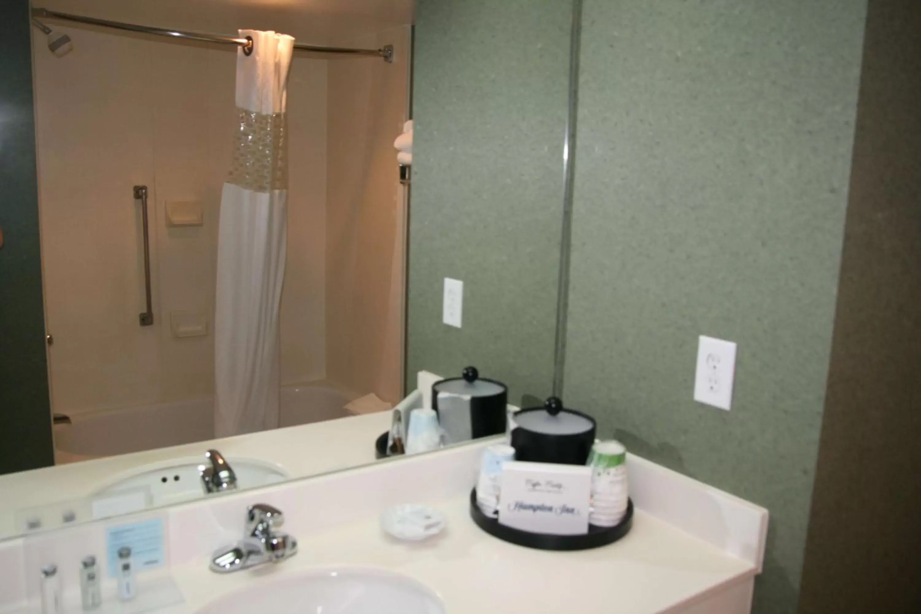 Bathroom in Hampton Inn - Hillsville