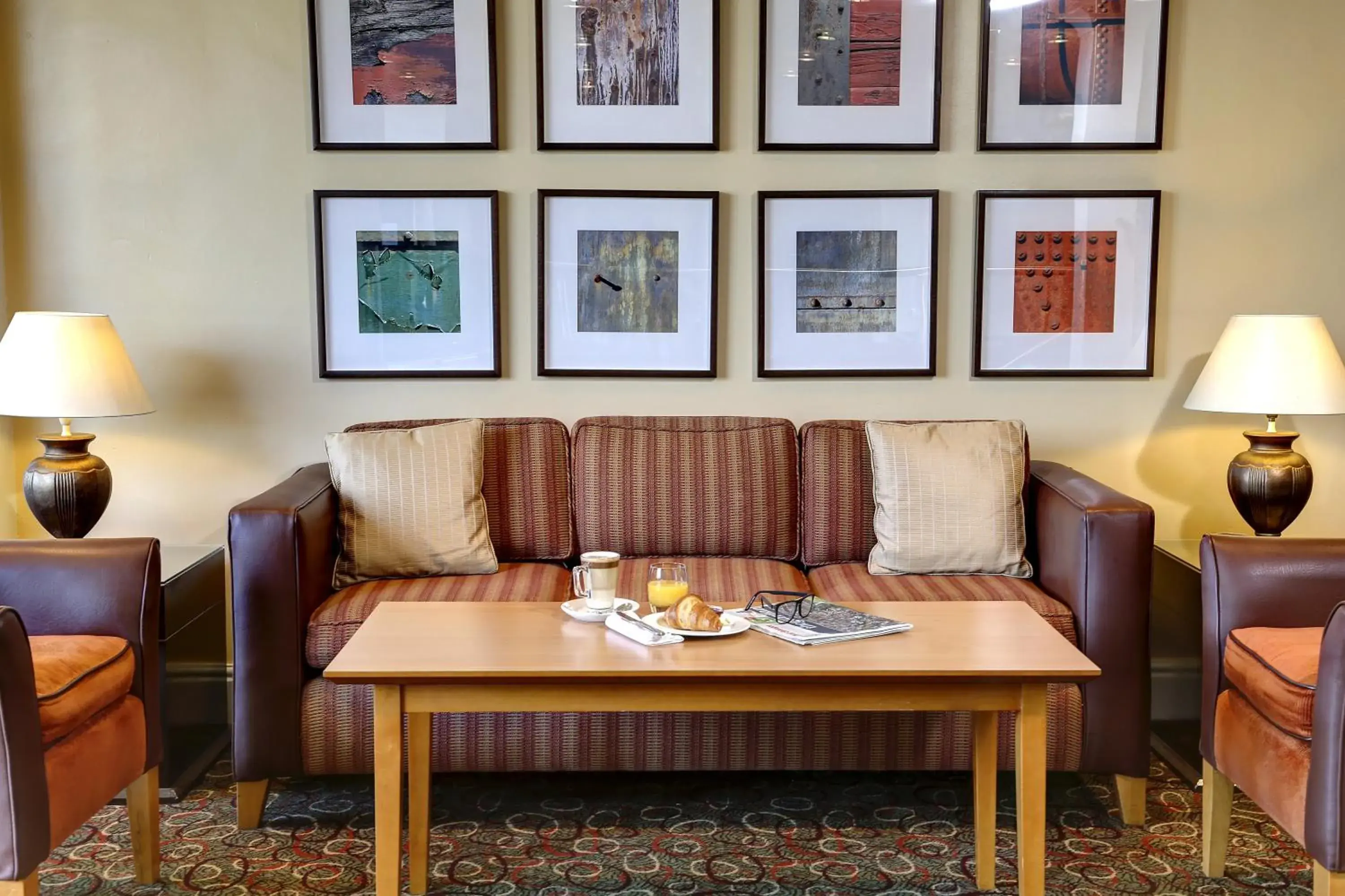 Lobby or reception, Seating Area in Best Western Plus Milford Hotel