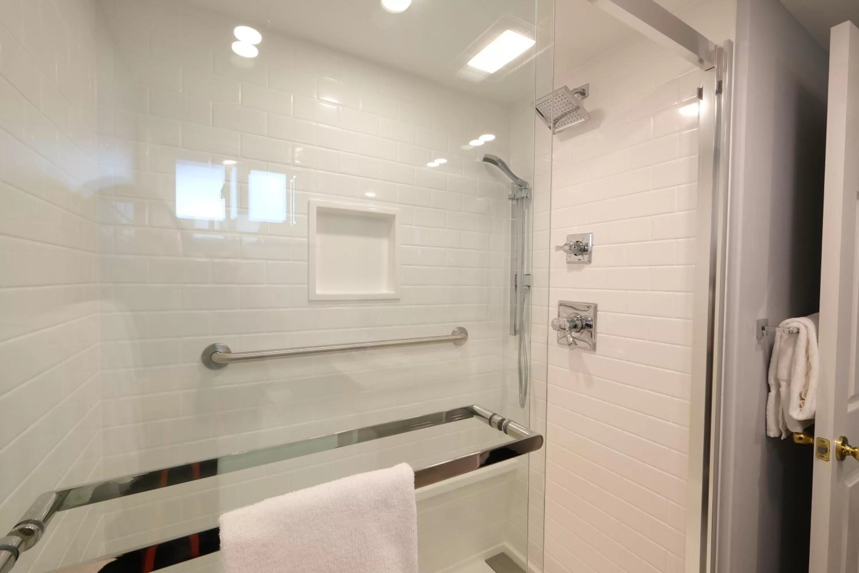 Bathroom in Norseman Resort on the Beach