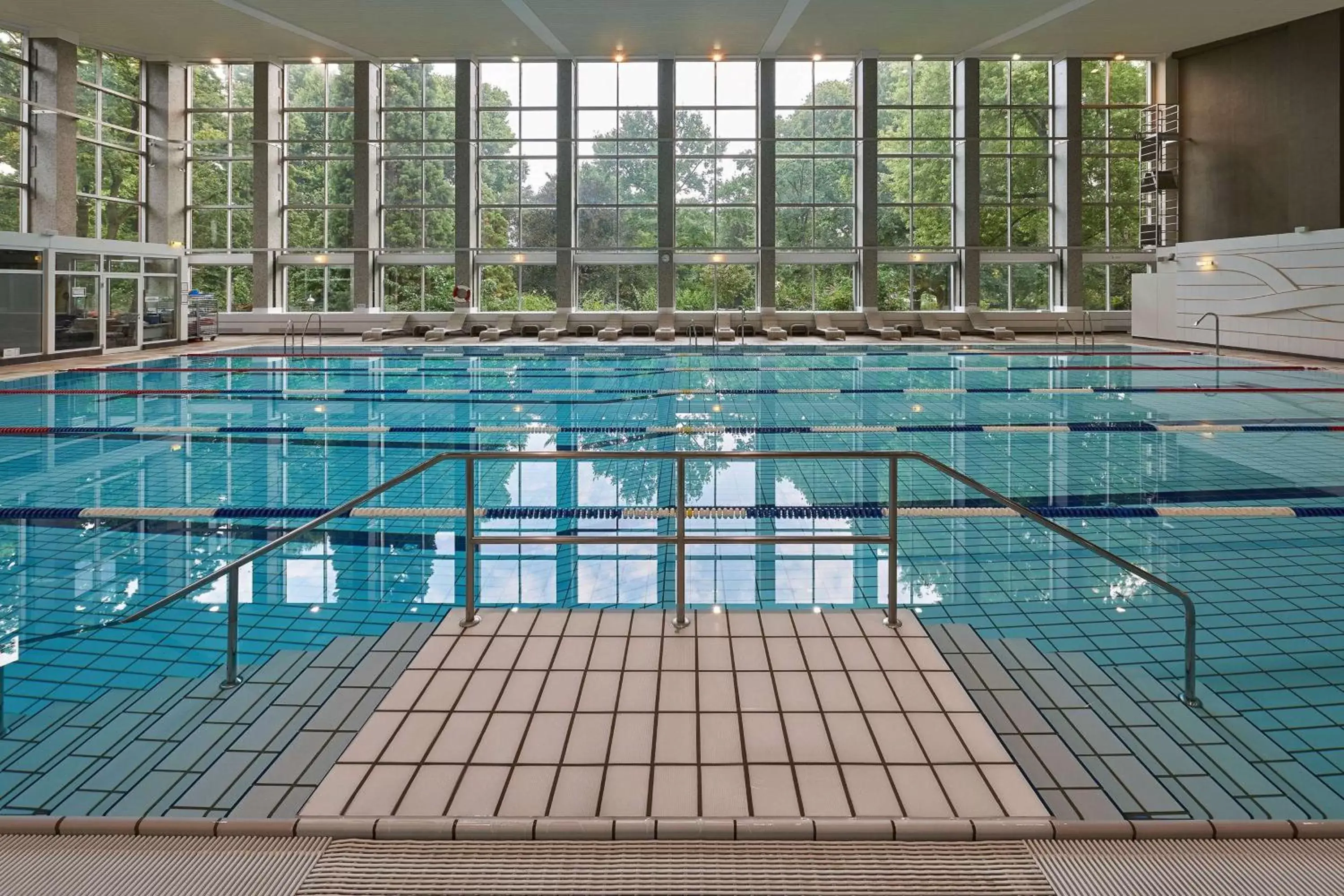Fitness centre/facilities, Swimming Pool in Hilton Frankfurt City Centre