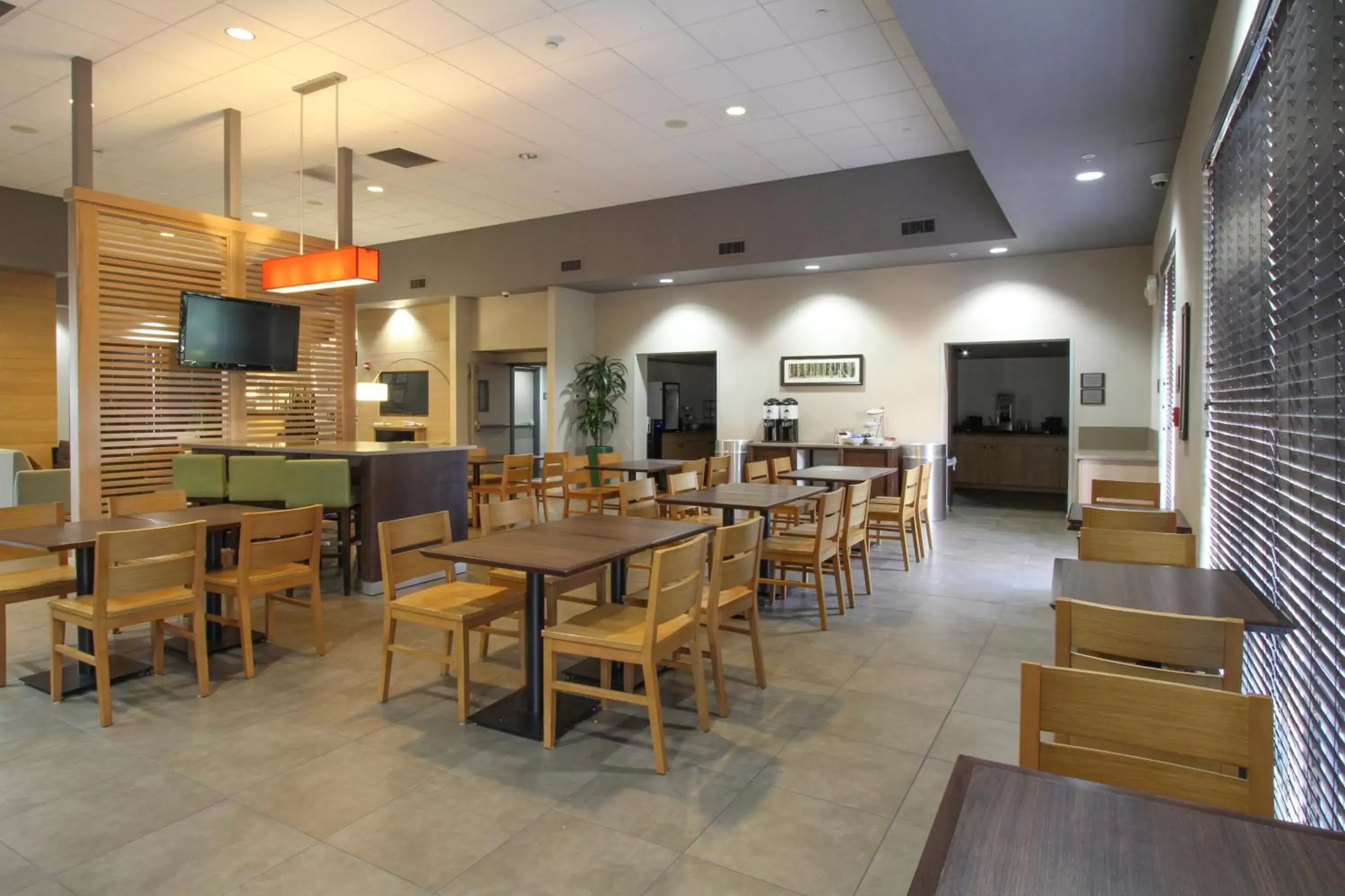 Buffet breakfast, Restaurant/Places to Eat in GreenTree Inn & Suites Phoenix Sky Harbor