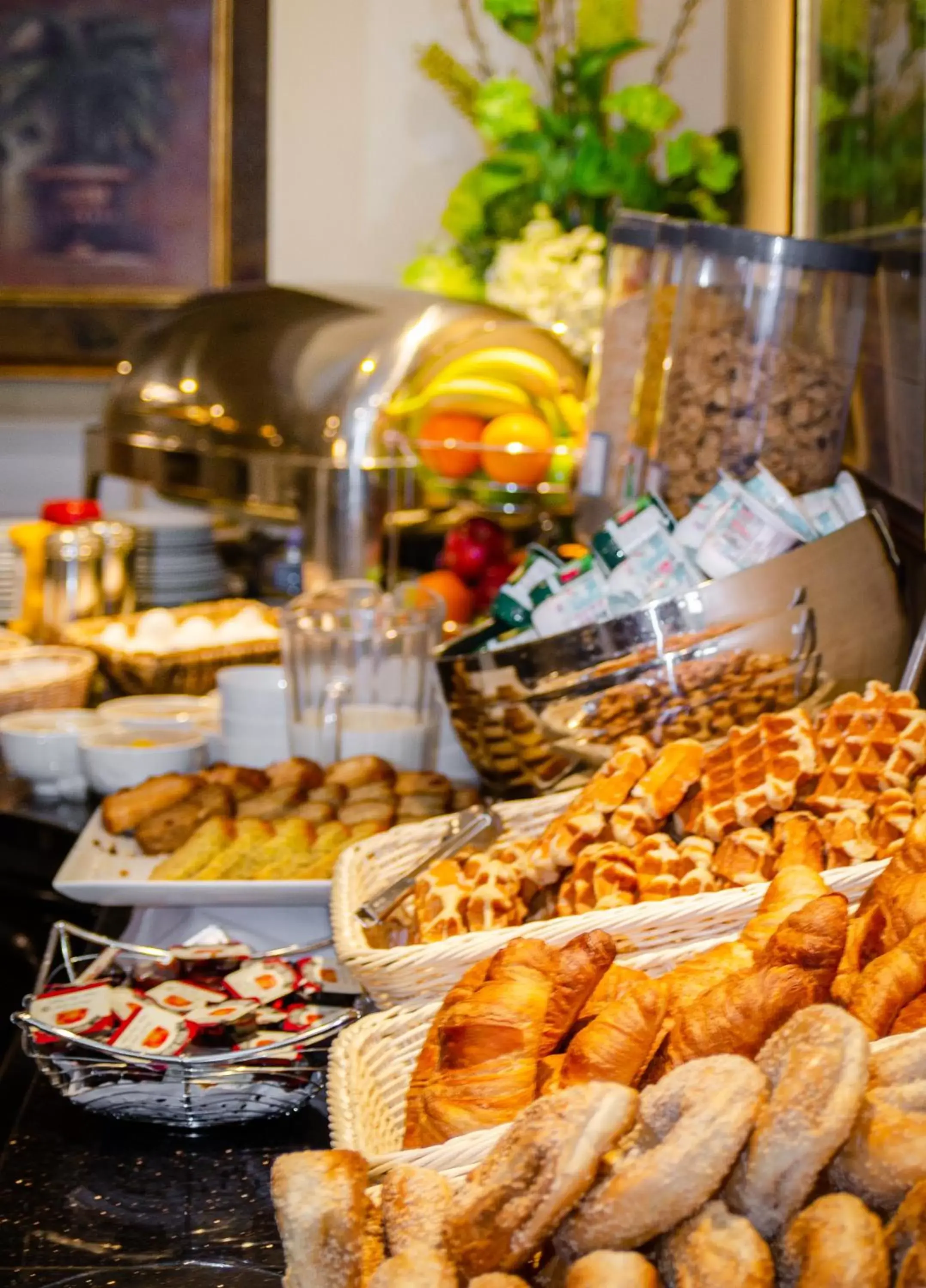 Continental breakfast in Le St-Martin Hotel & Suites