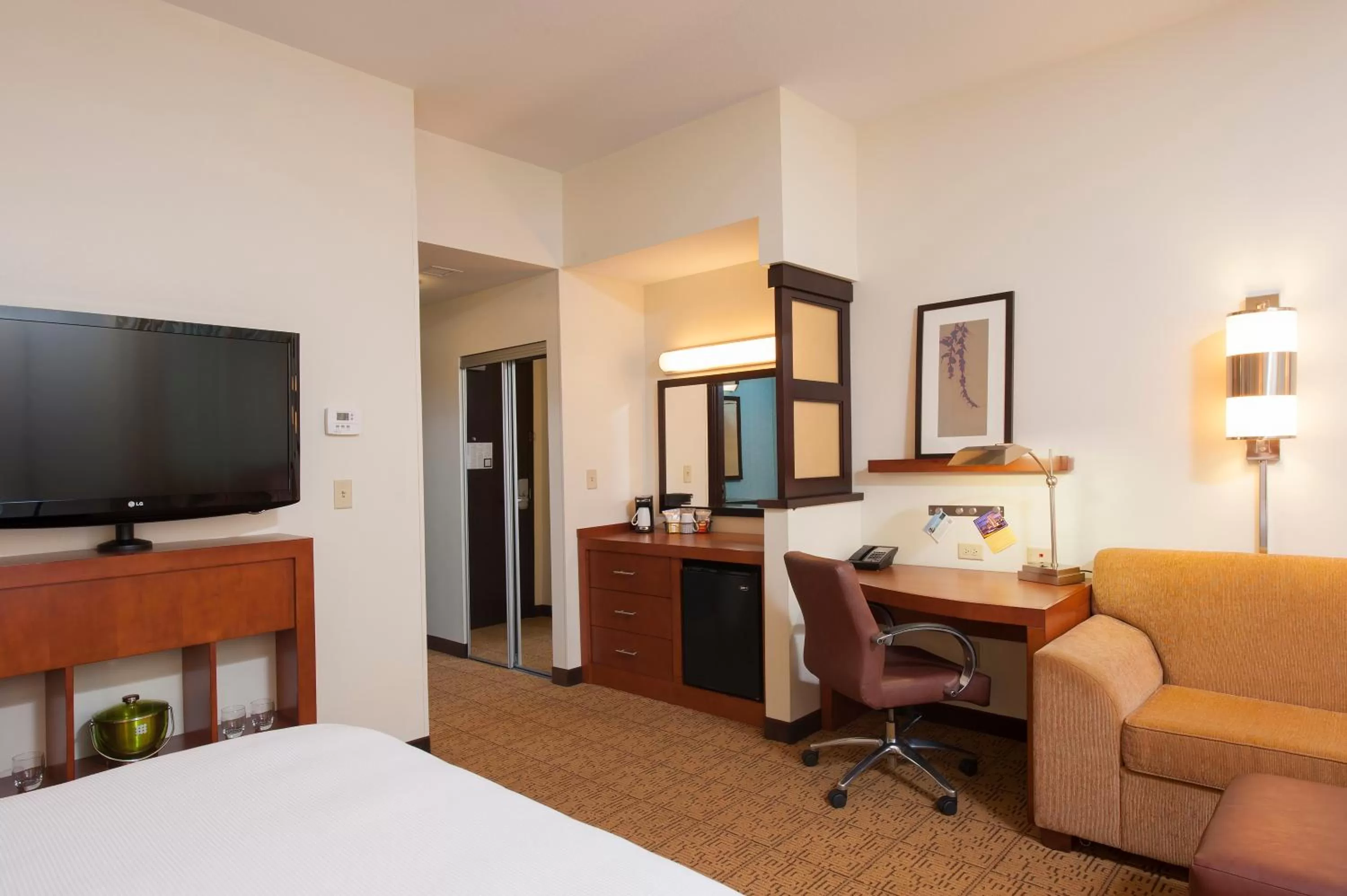 TV and multimedia, Bed in Hyatt Place Des Moines Downtown