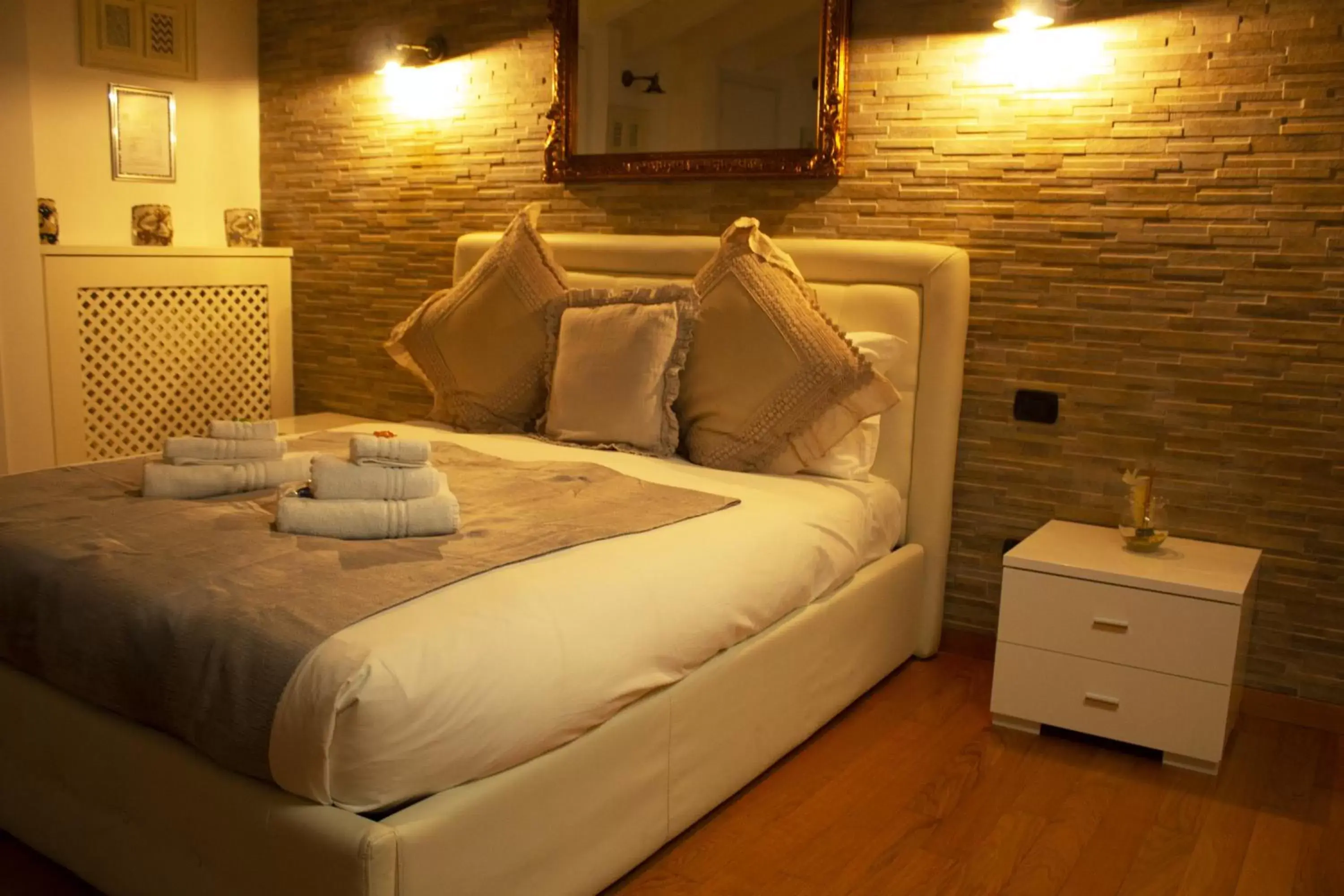 Bedroom, Bed in Tortona52