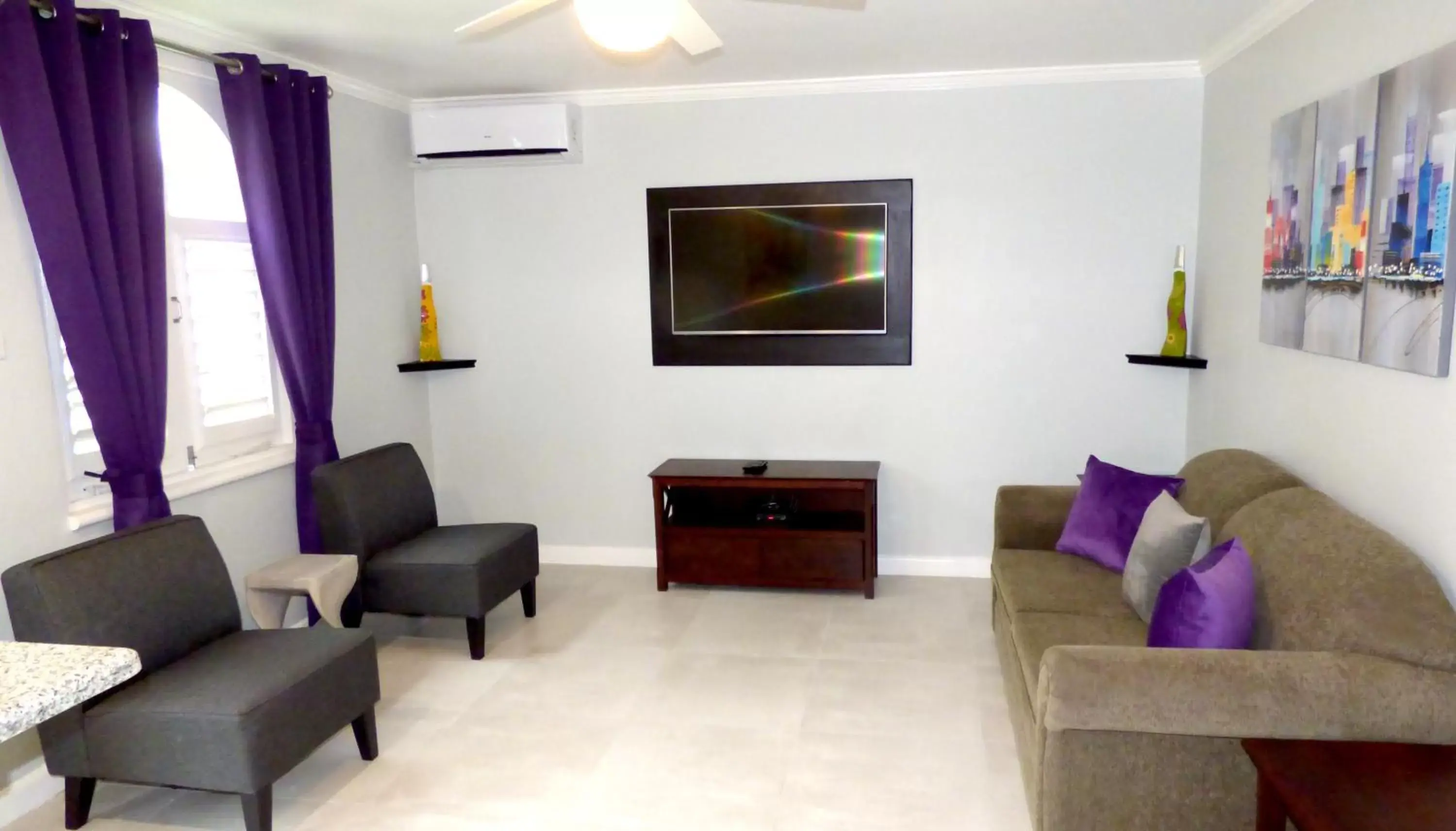 TV and multimedia, Seating Area in Beach One Bedroom Suite A17