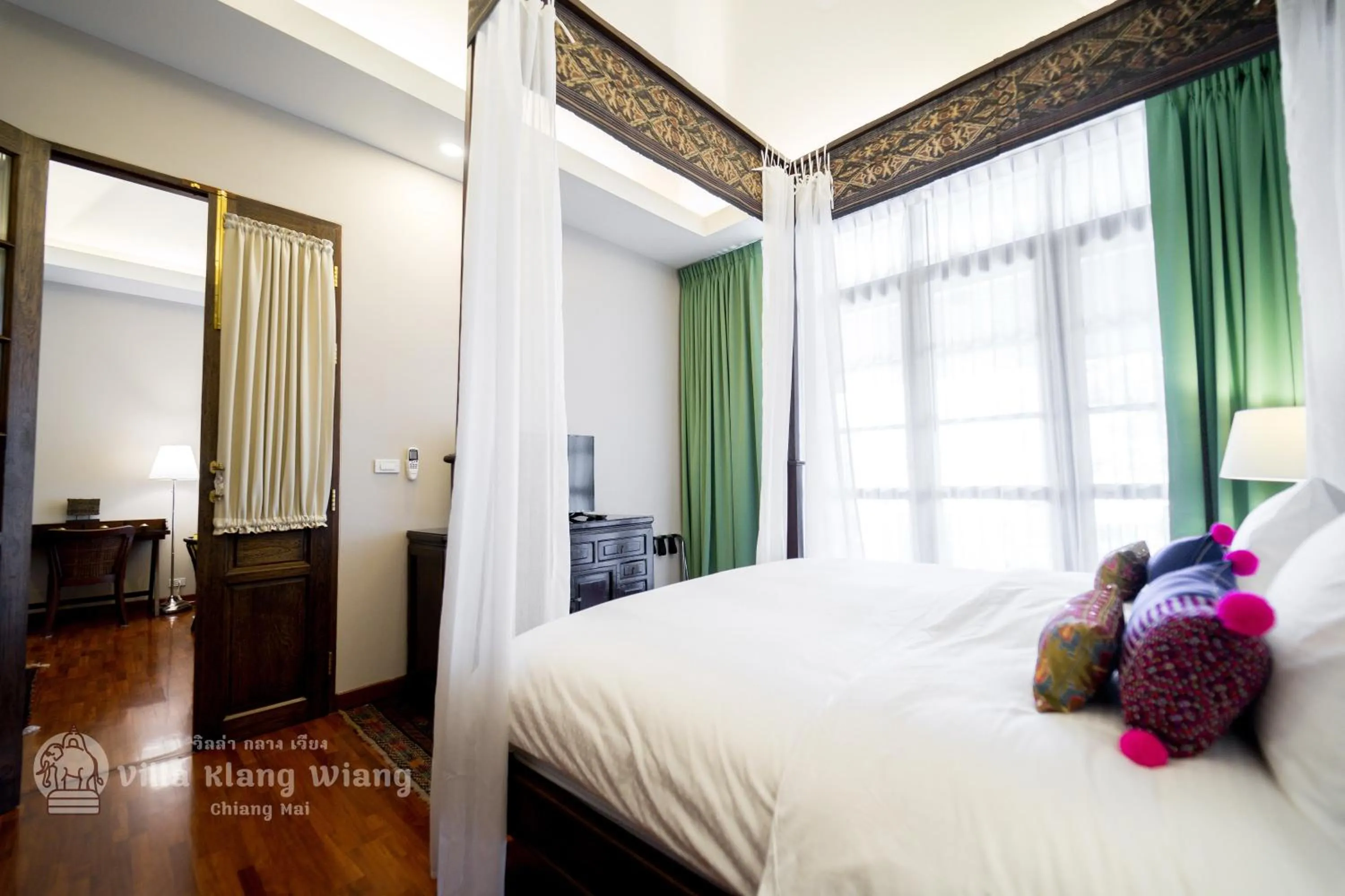 King Suite with Balcony in Villa Klang Wiang