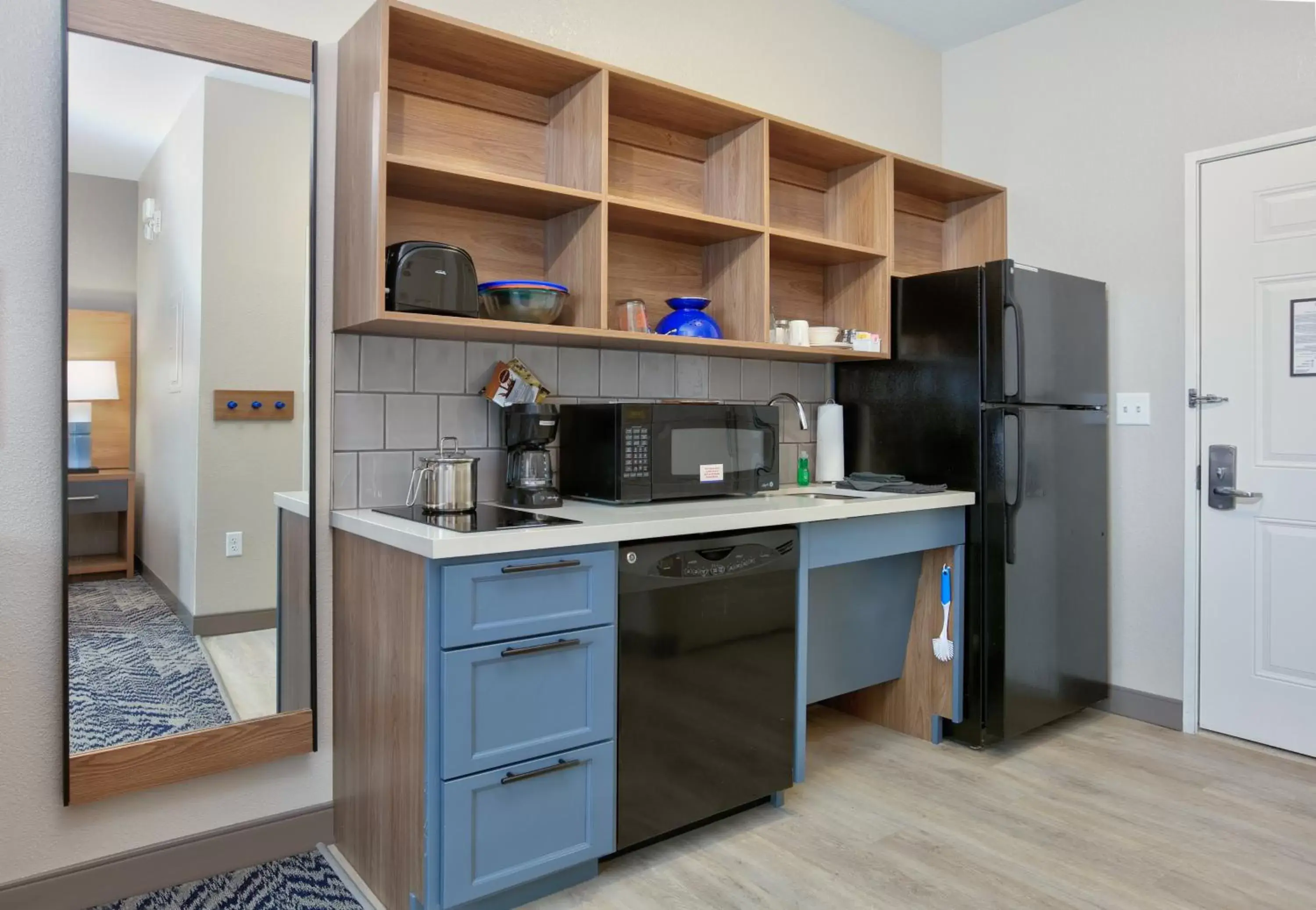 Photo of the whole room, Kitchen/Kitchenette in Candlewood Suites Idaho Falls, an IHG Hotel