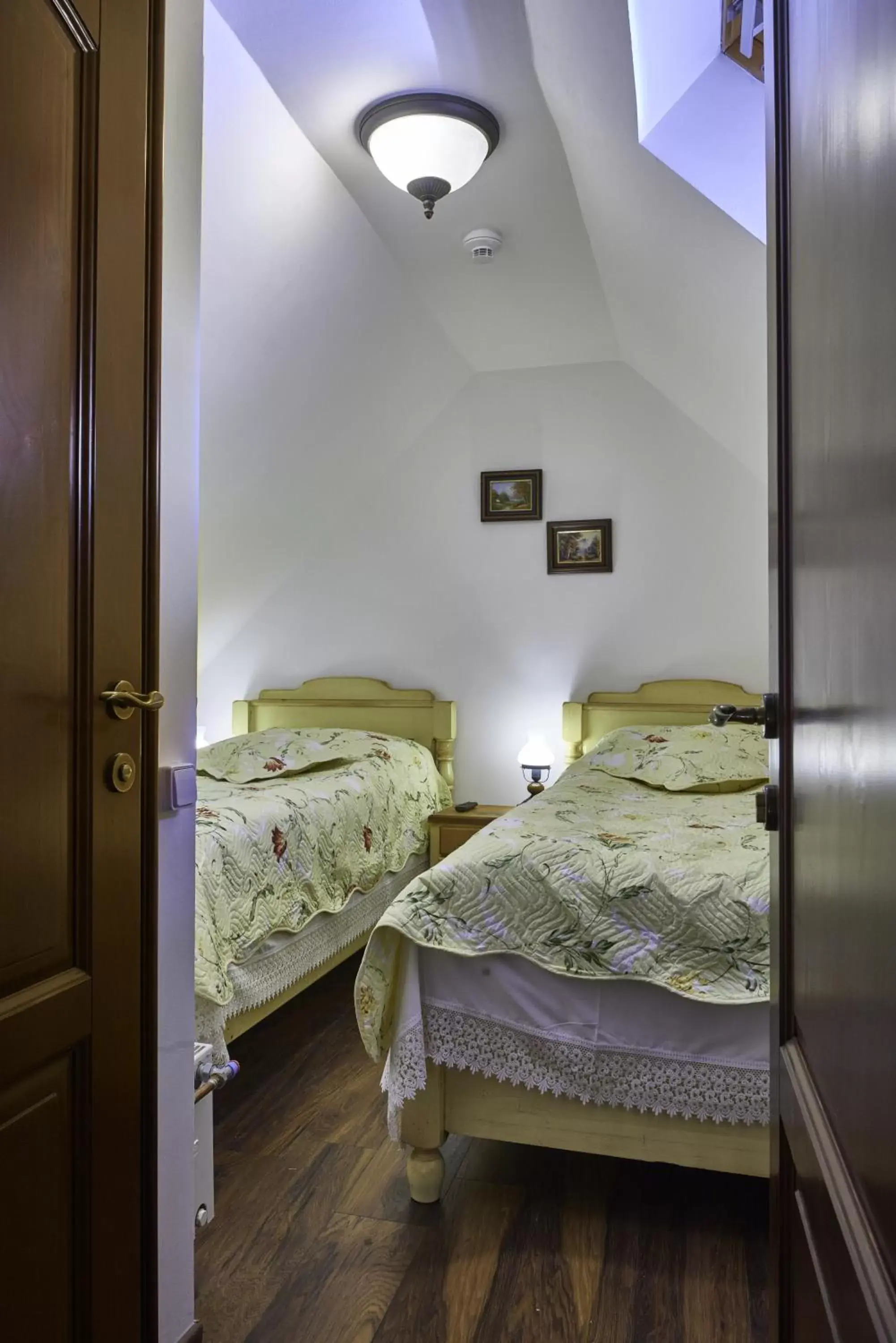 Bedroom, Bed in Resort Ambient