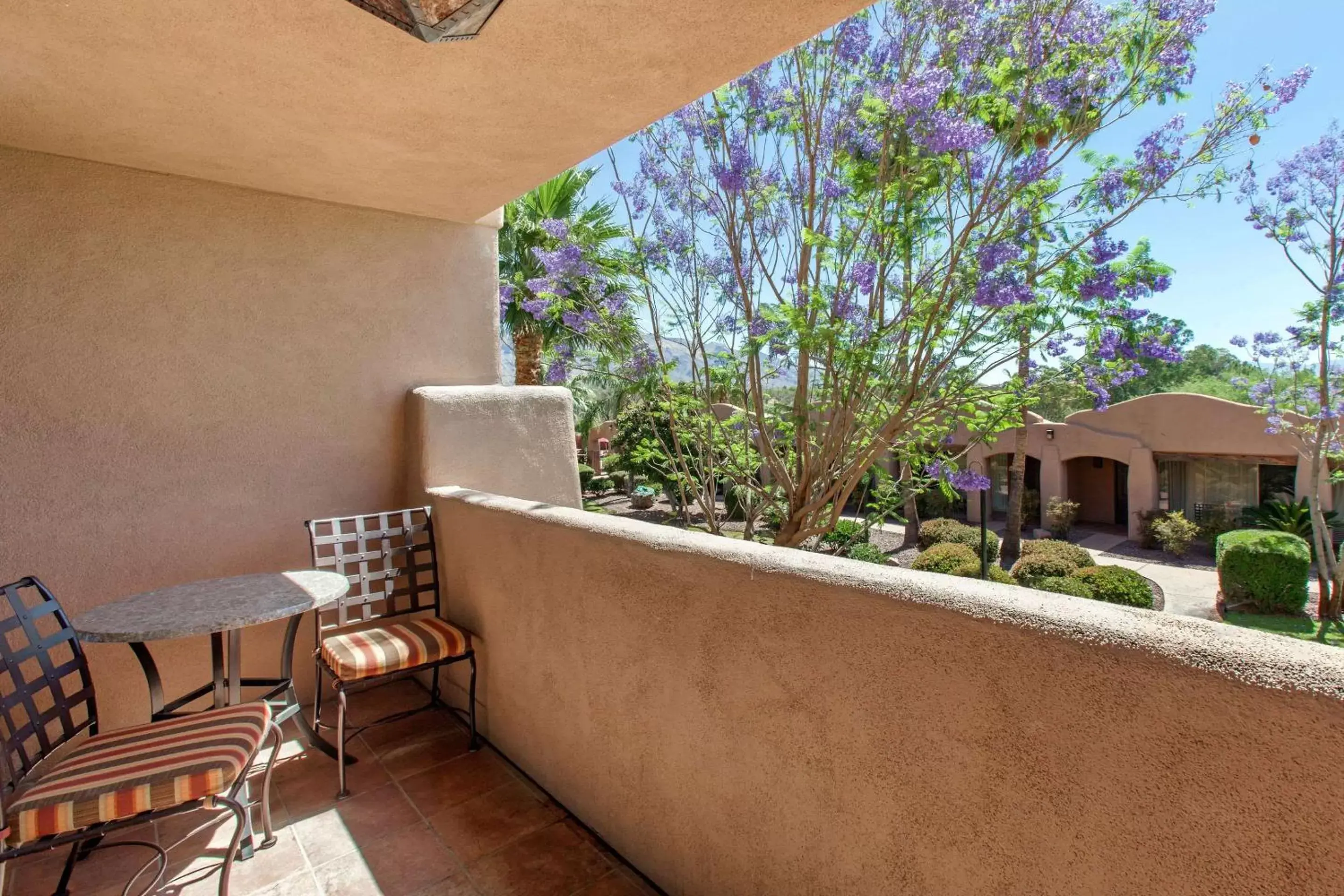 Photo of the whole room, Balcony/Terrace in La Posada Lodge & Casitas, Ascend Hotel Collection