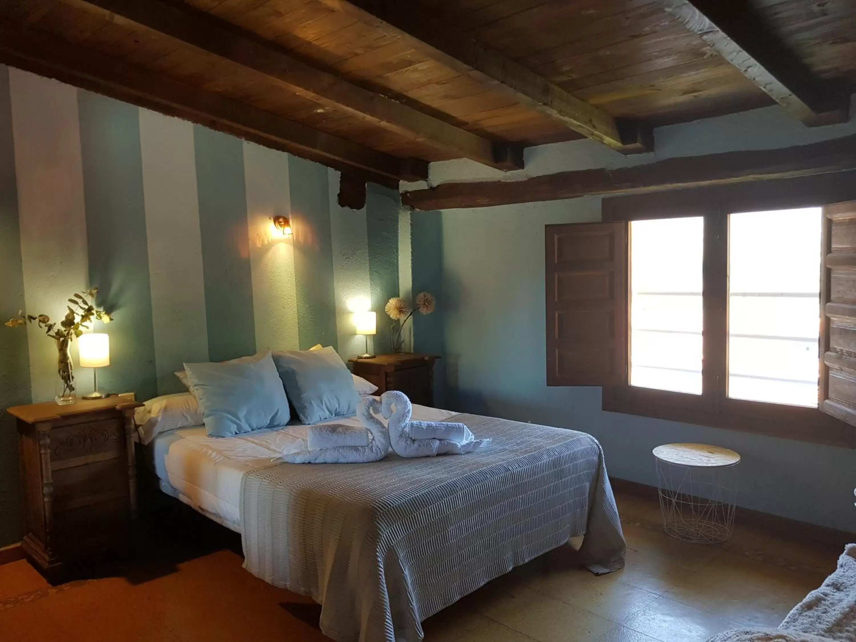Photo of the whole room, Bed in Hotel Judería Valle del Jerte