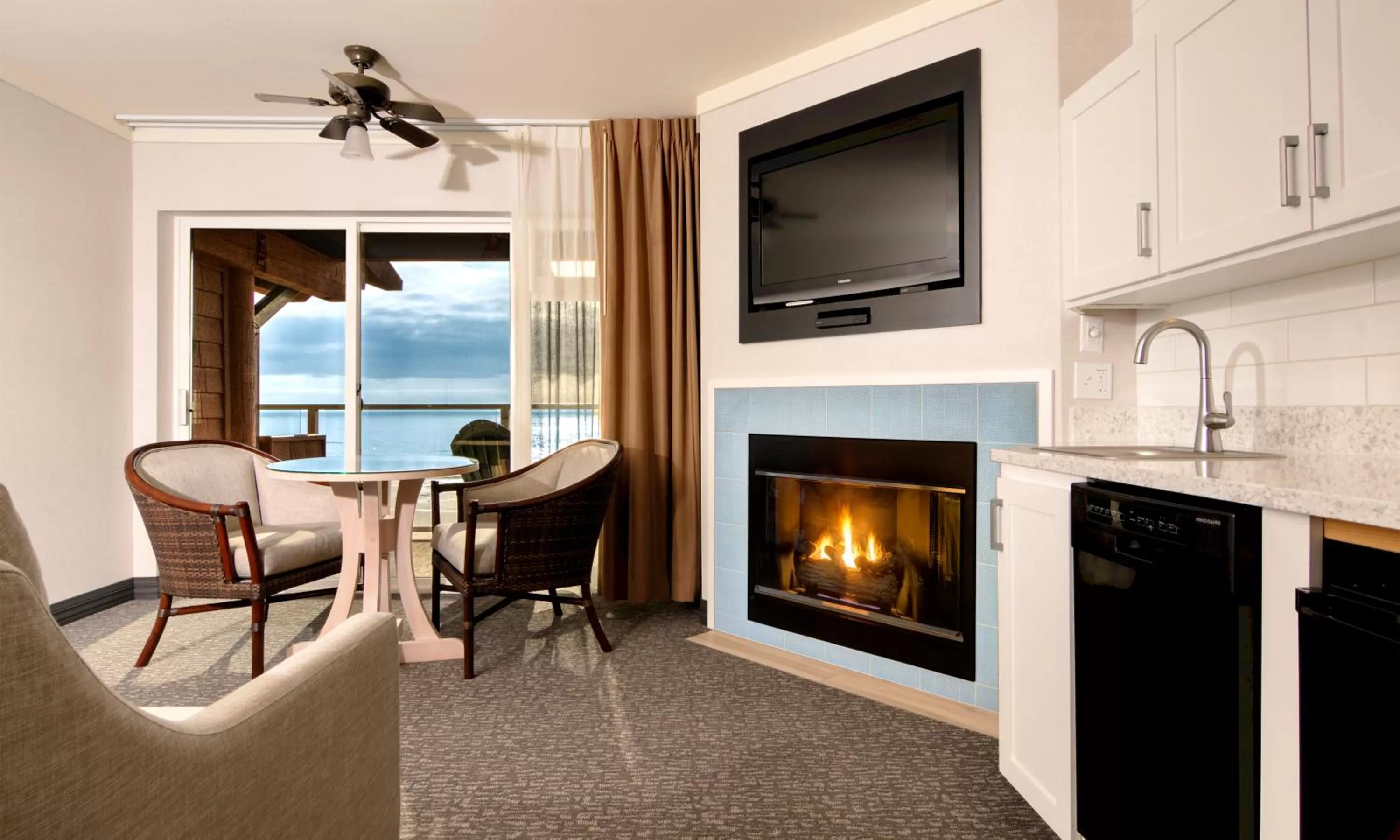 fireplace in Hallmark Resort - Newport