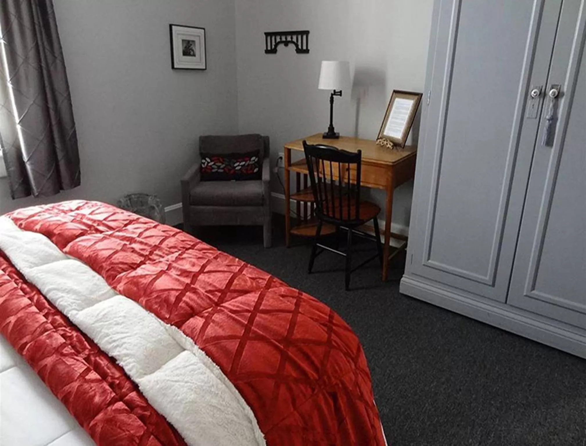 Decorative detail, Bed in Nestle Inn