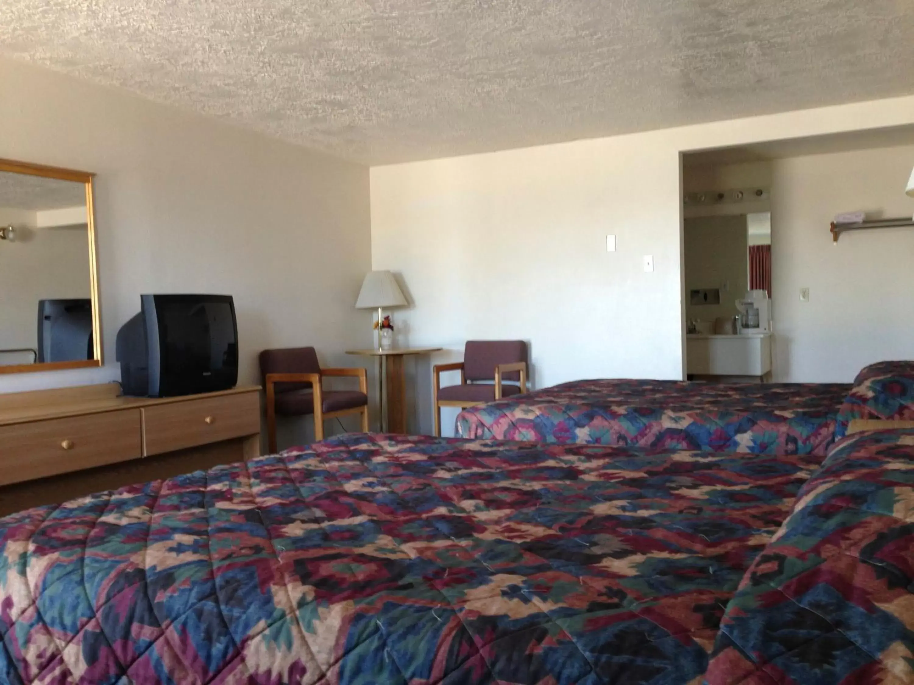 Photo of the whole room, Bed in Bryce Way Motel