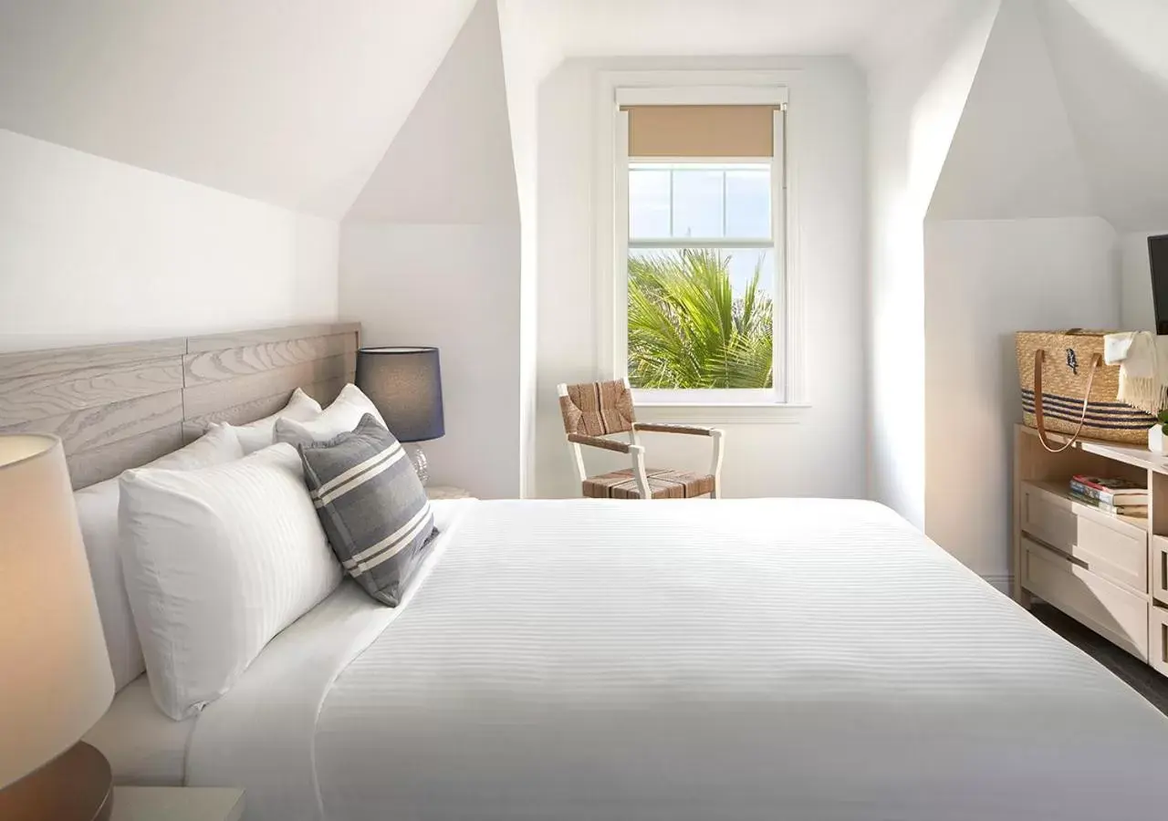 Bed in Parrot Key Hotel & Villas
